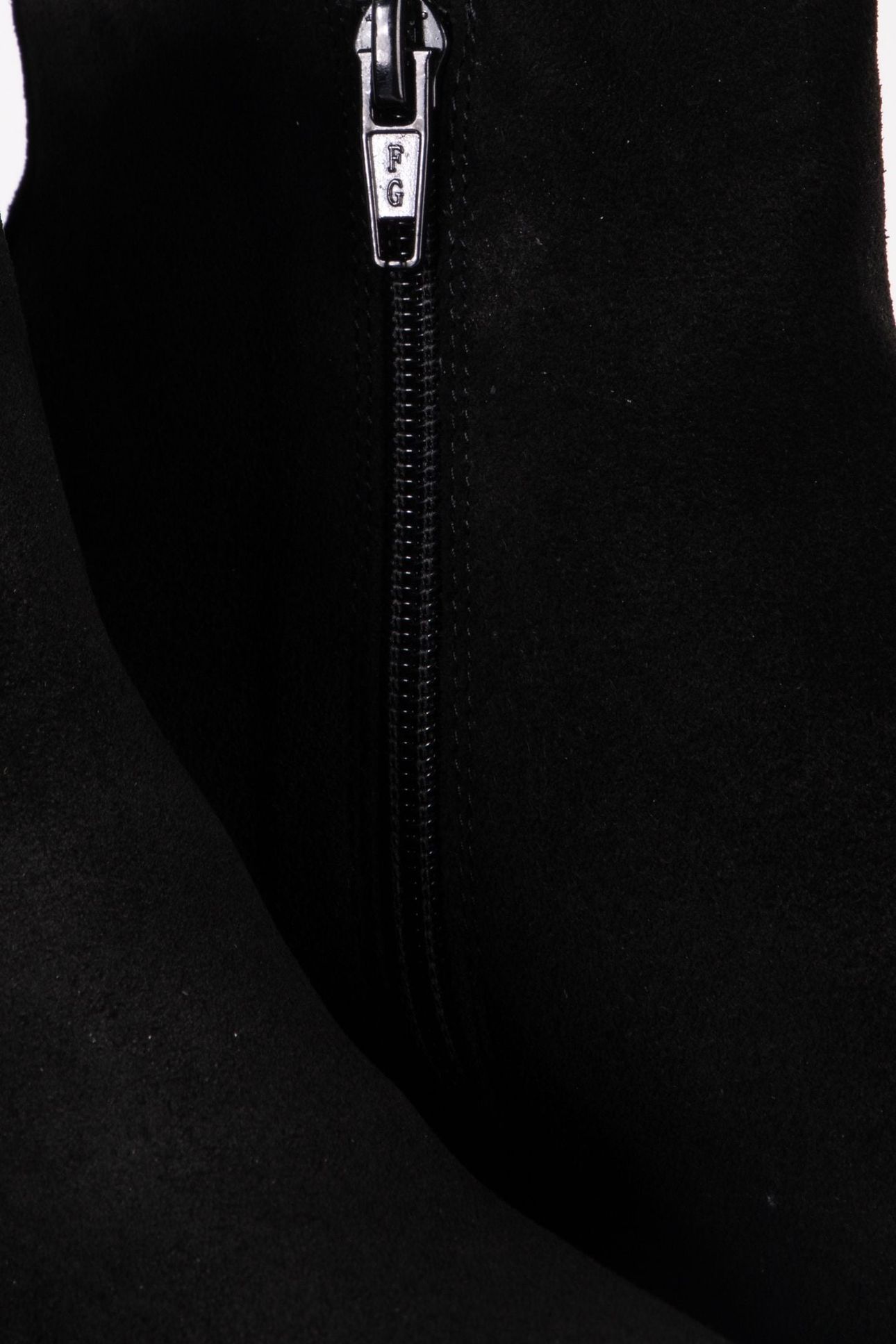 SORIA BLACK 3