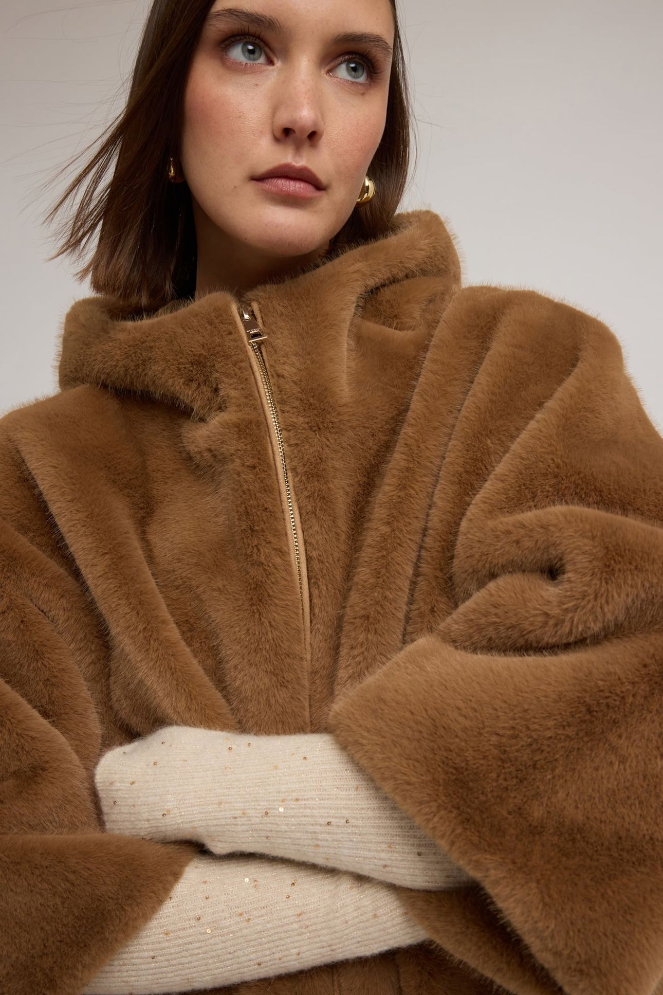 HOODED CAPE WITH PLUSH EFFECT BROWN 5