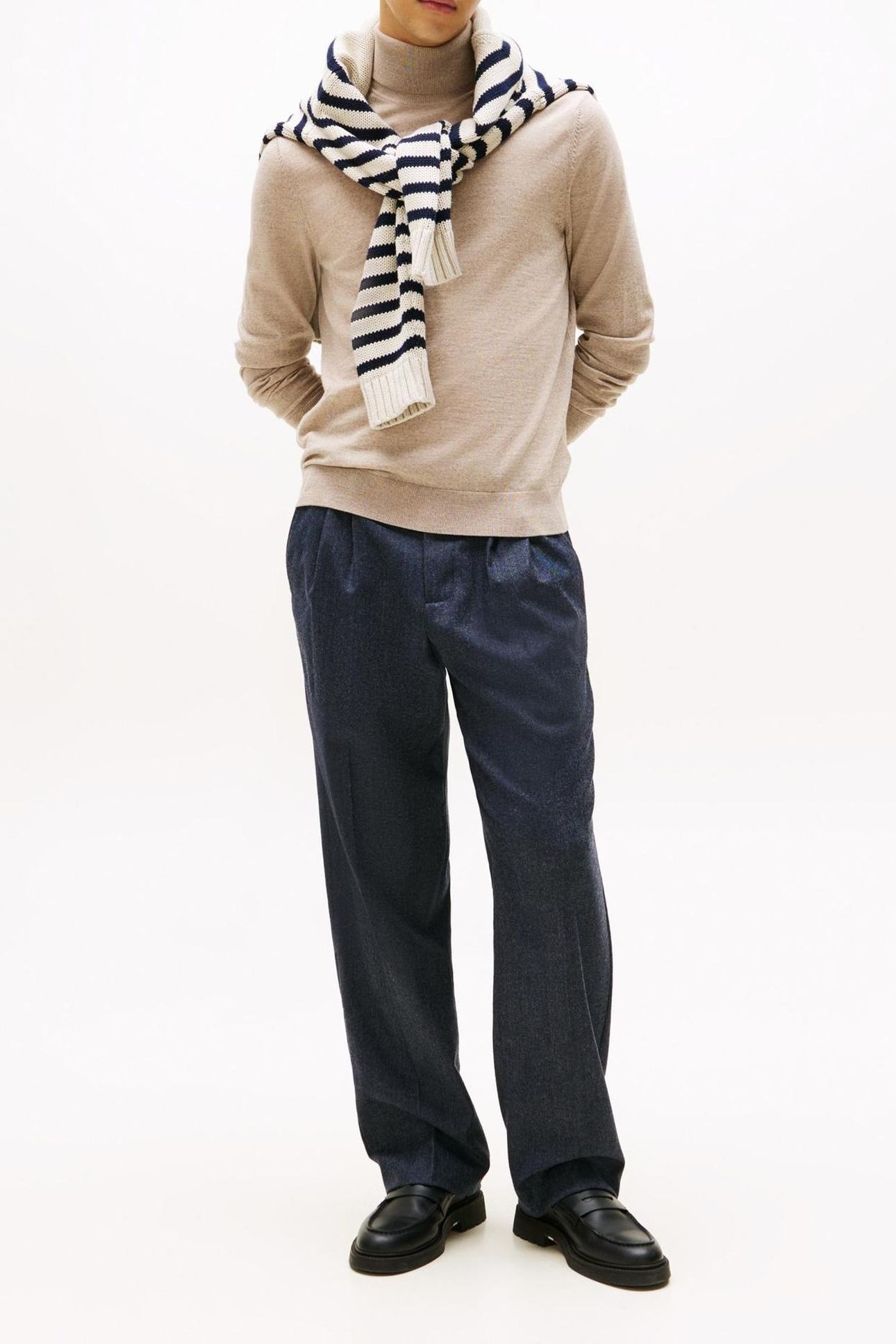 DC FINE MERINO ROLL COASTAL TAUPE 2