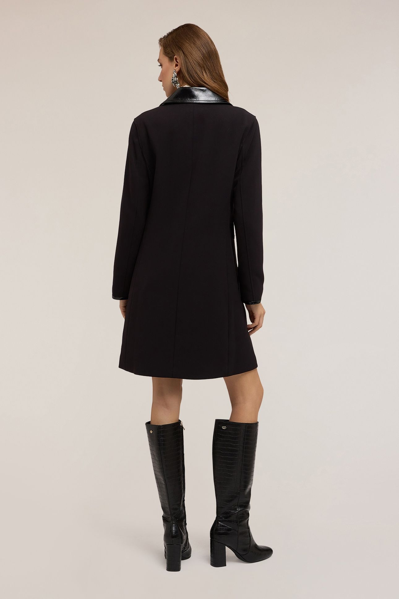 POLYVISCOSE COAT WITH PATENT LEATHER INSERTS BLACK 4
