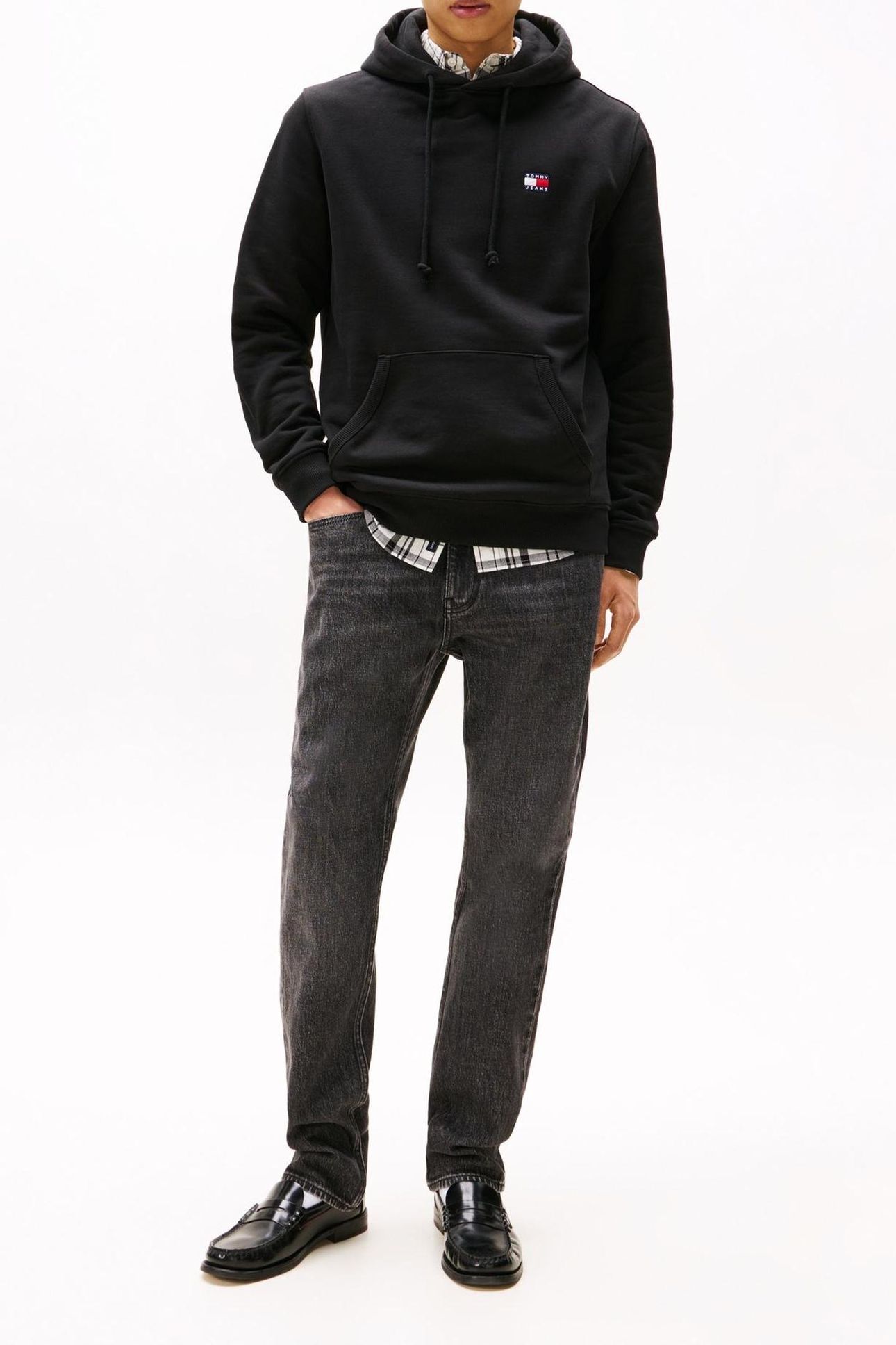 TJM REG BADGE HOODIE BLACK 3