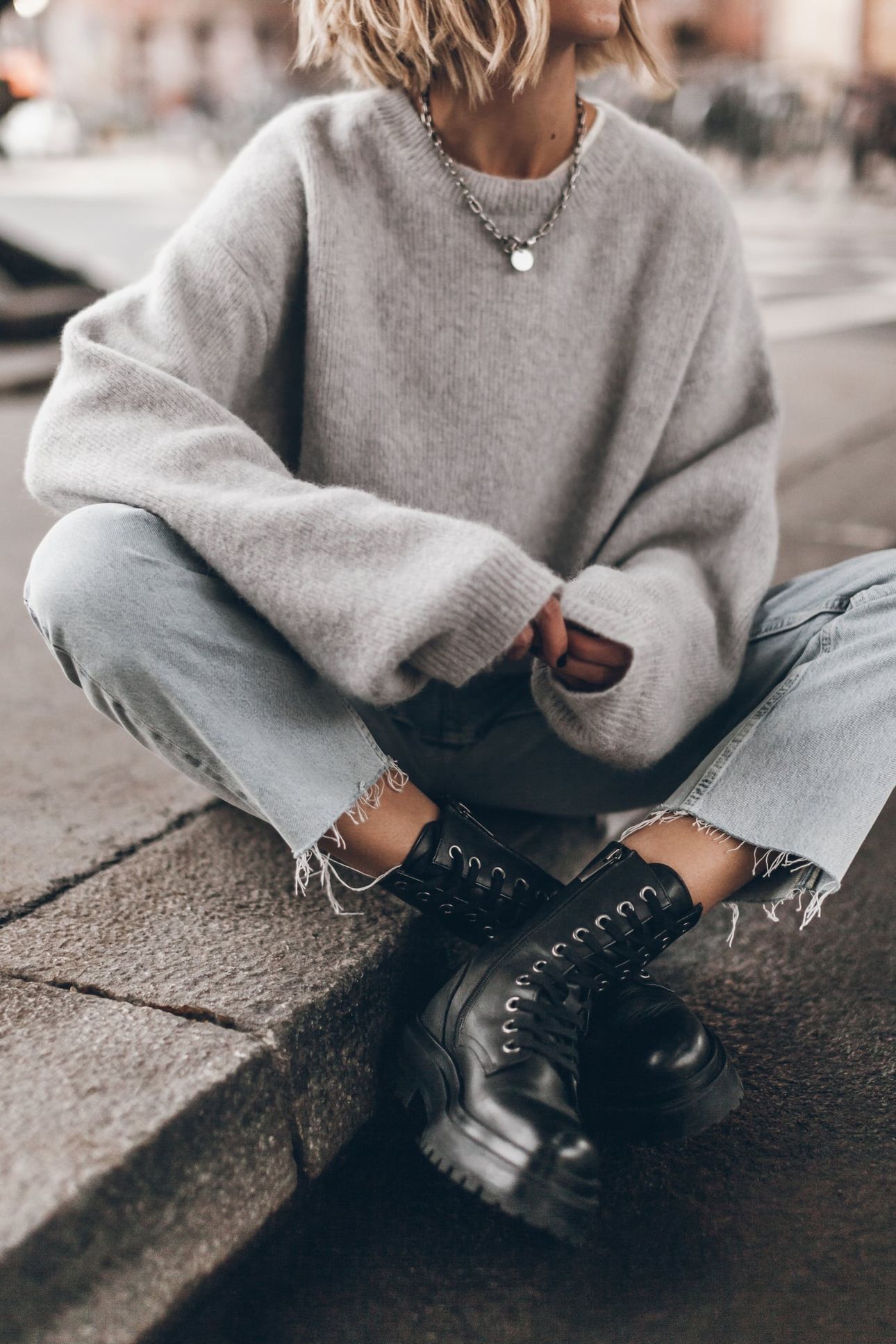THE GREY OVERSIZED KNITTED SWEATER 3