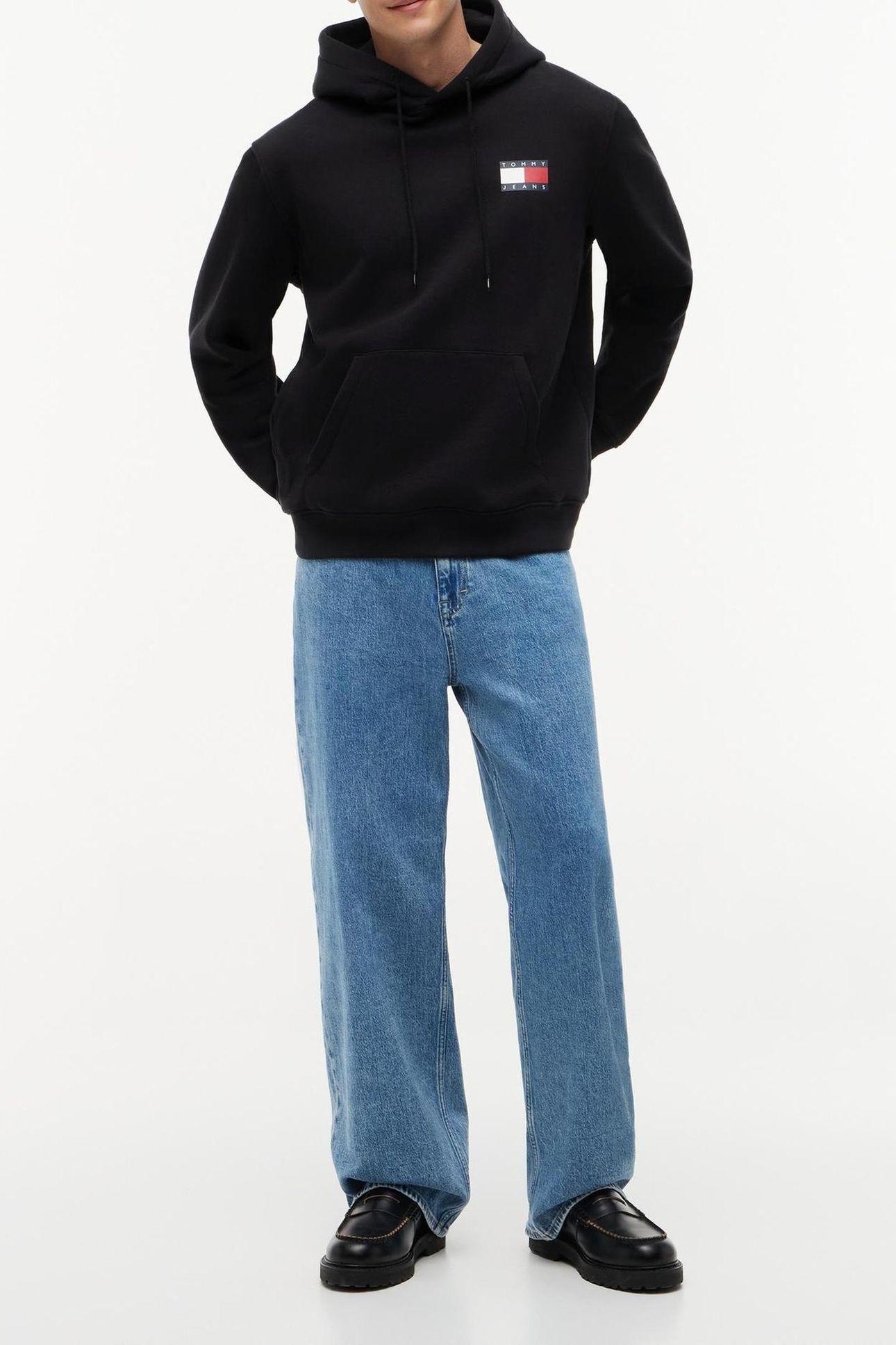 TJM REG ESSENTIAL SWEATSHIRT BLACK 1