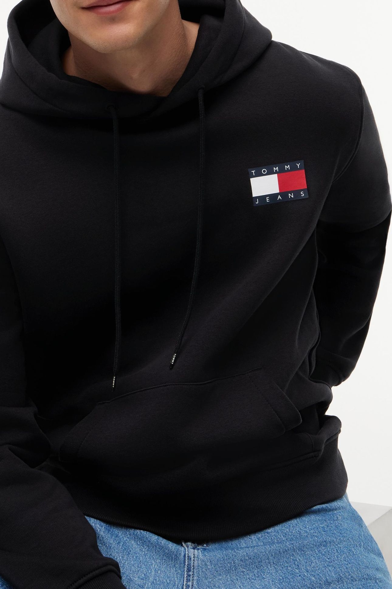 TJM REG ESSENTIAL SWEATSHIRT BLACK 6