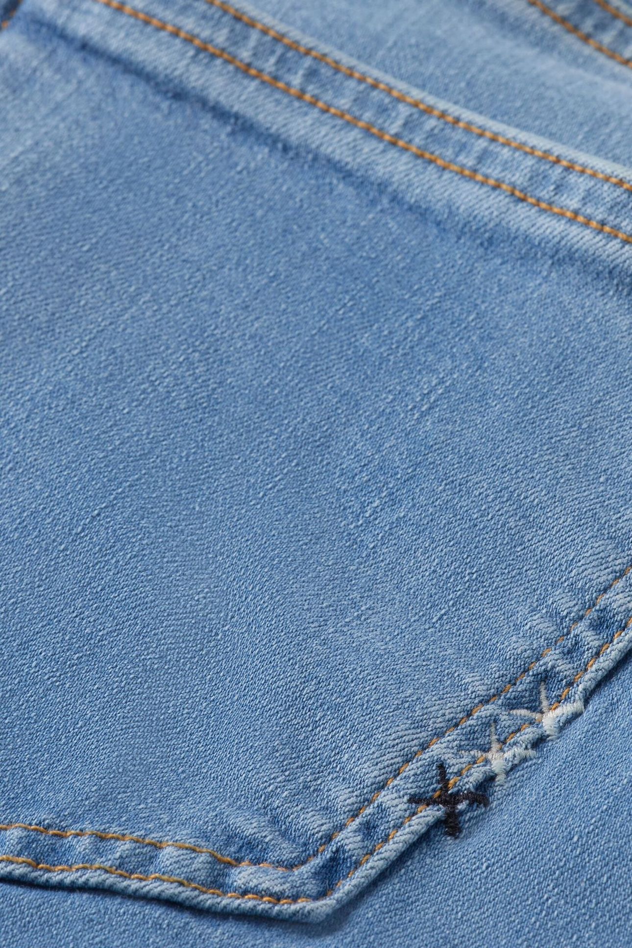 THE CHARM FLARED JEANS BLUE SCENE 6