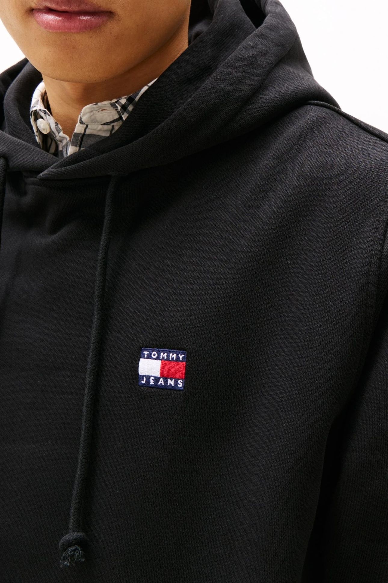 TJM REG BADGE HOODIE BLACK 6