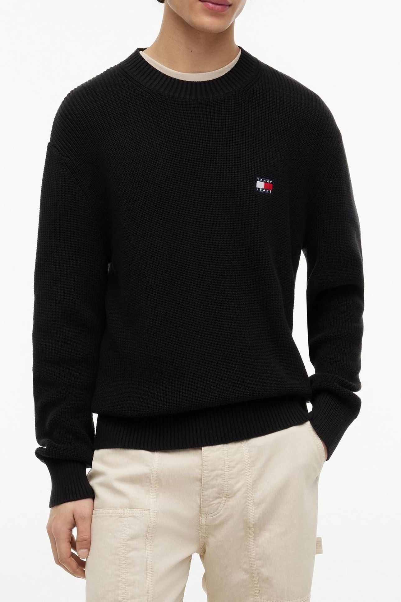 TJM REG BADGE SWEATER BLACK 1
