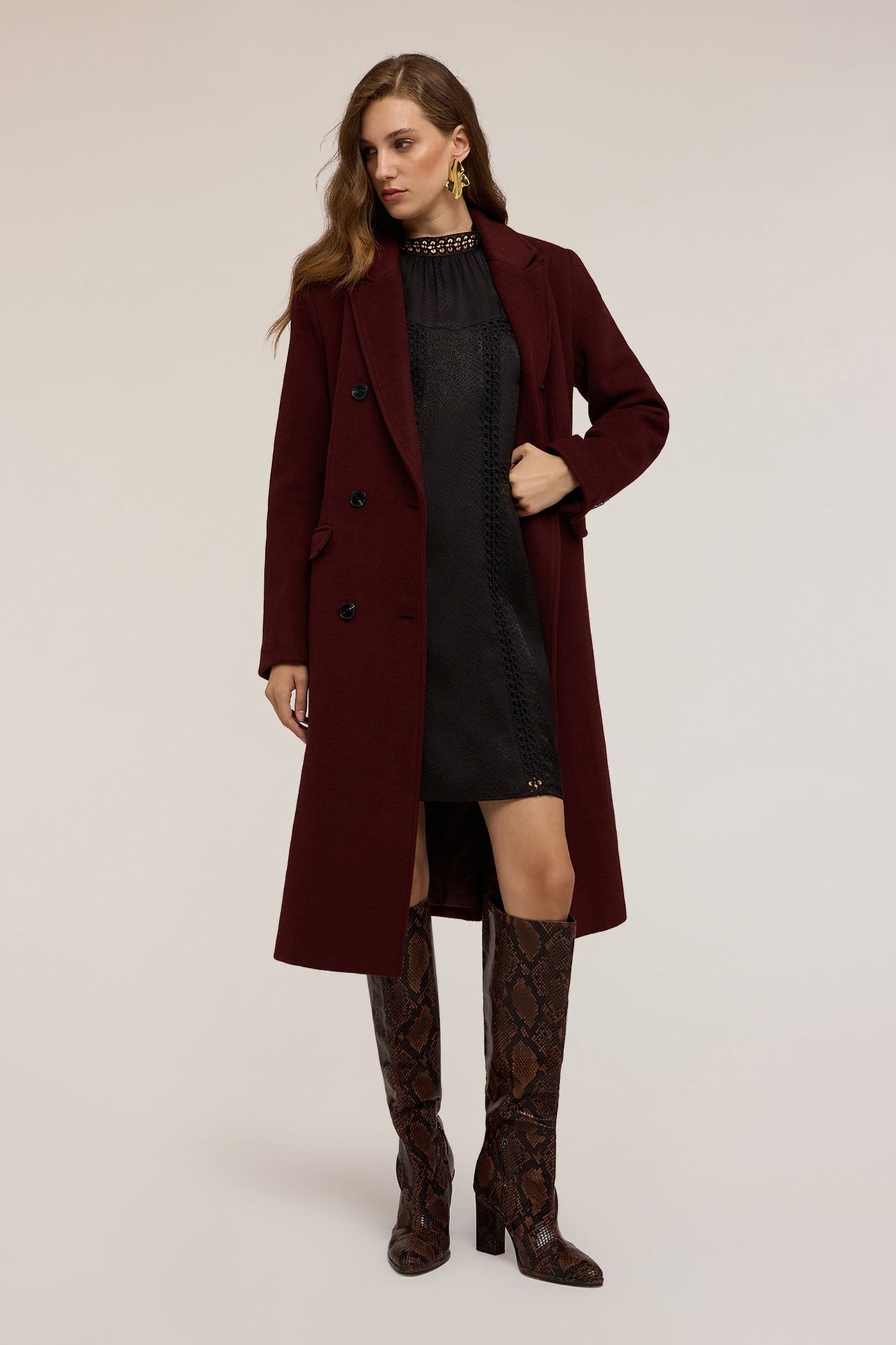 DOUBLE-BREASTED COAT IN WOOL BLEND DRAP BROWN 1