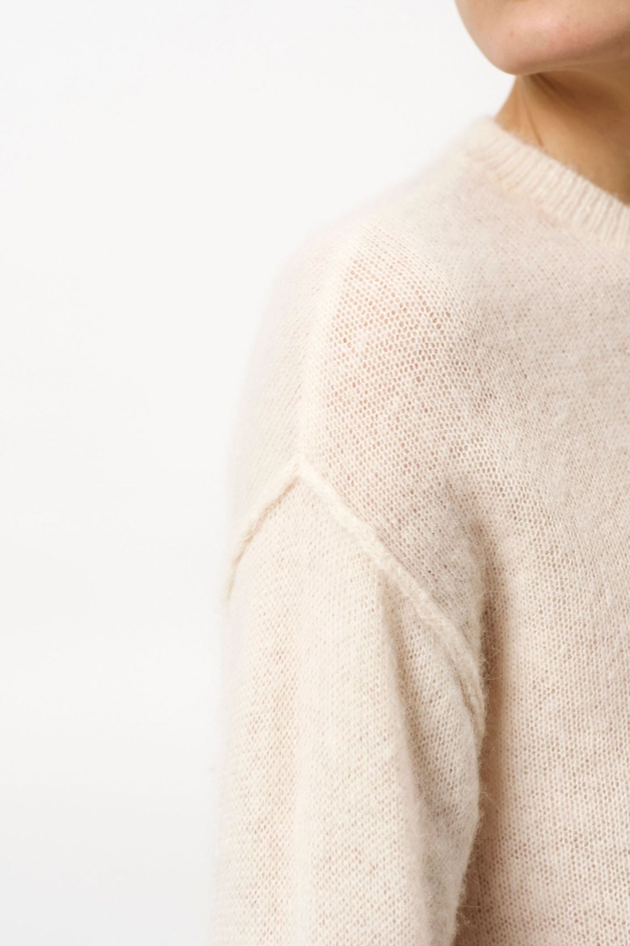 ARIAMA CREWNECK SWEATER OATMEAL CREAM 5