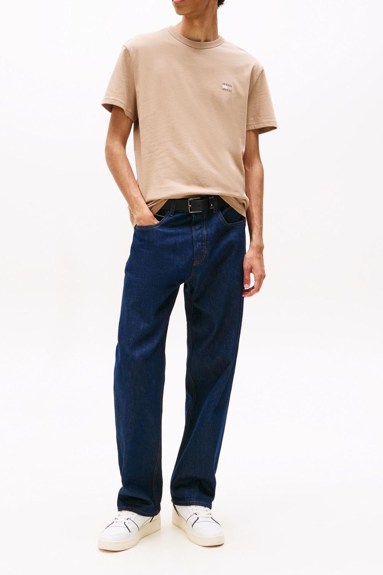 TJM REG BADGE TEE COASTAL TAUPE TONAL 3