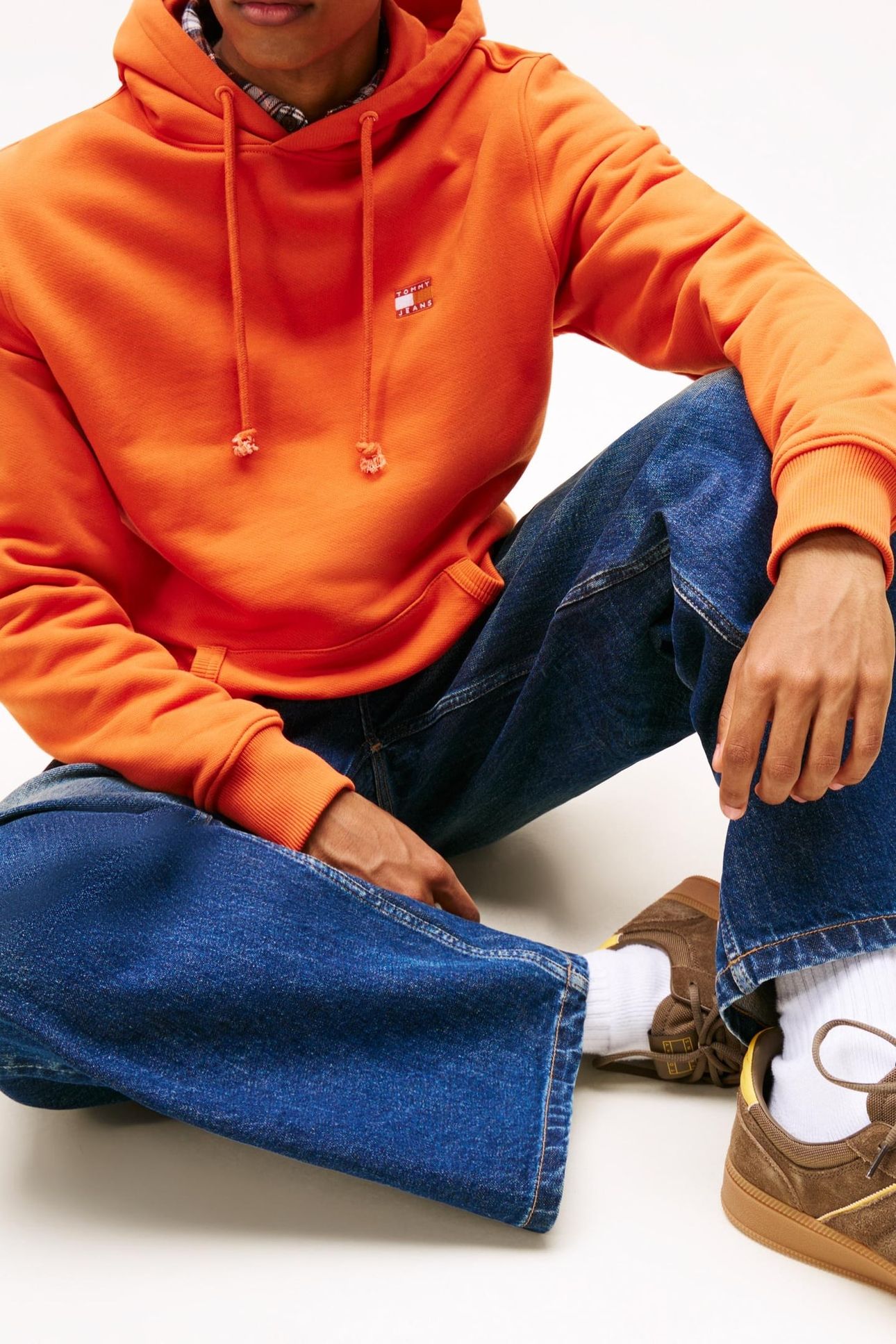 TJM REG BADGE HOODIE VOYAGER ORANGE TONAL 4