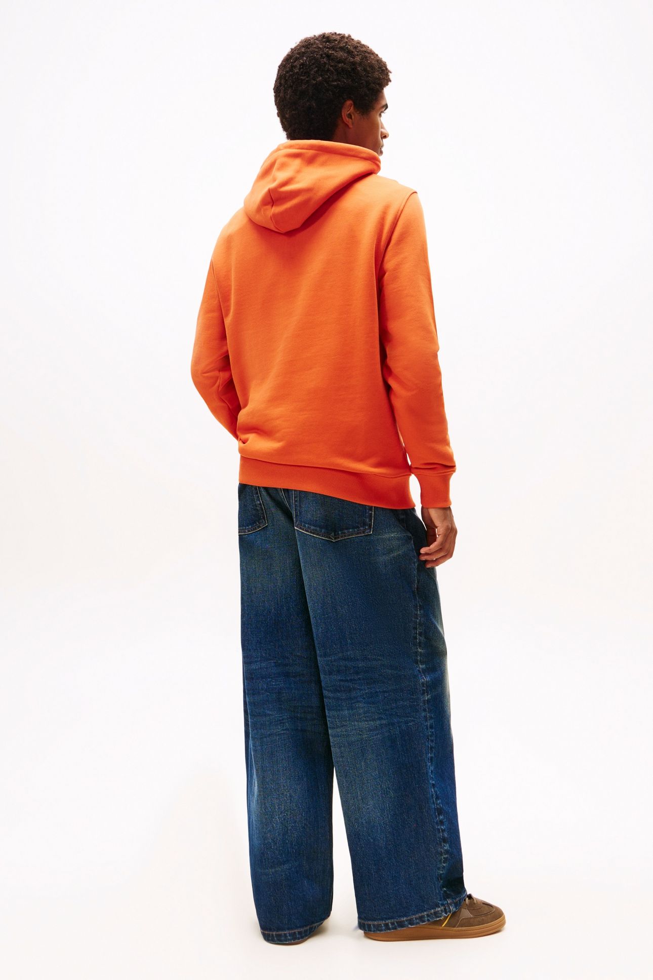 TJM REG BADGE HOODIE VOYAGER ORANGE TONAL 2