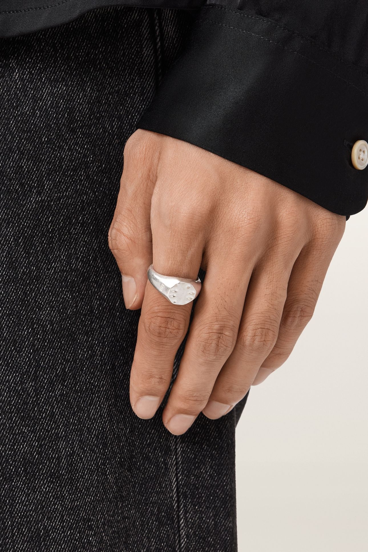 JAKE OVL SIGNET RING WARM SILVER 4
