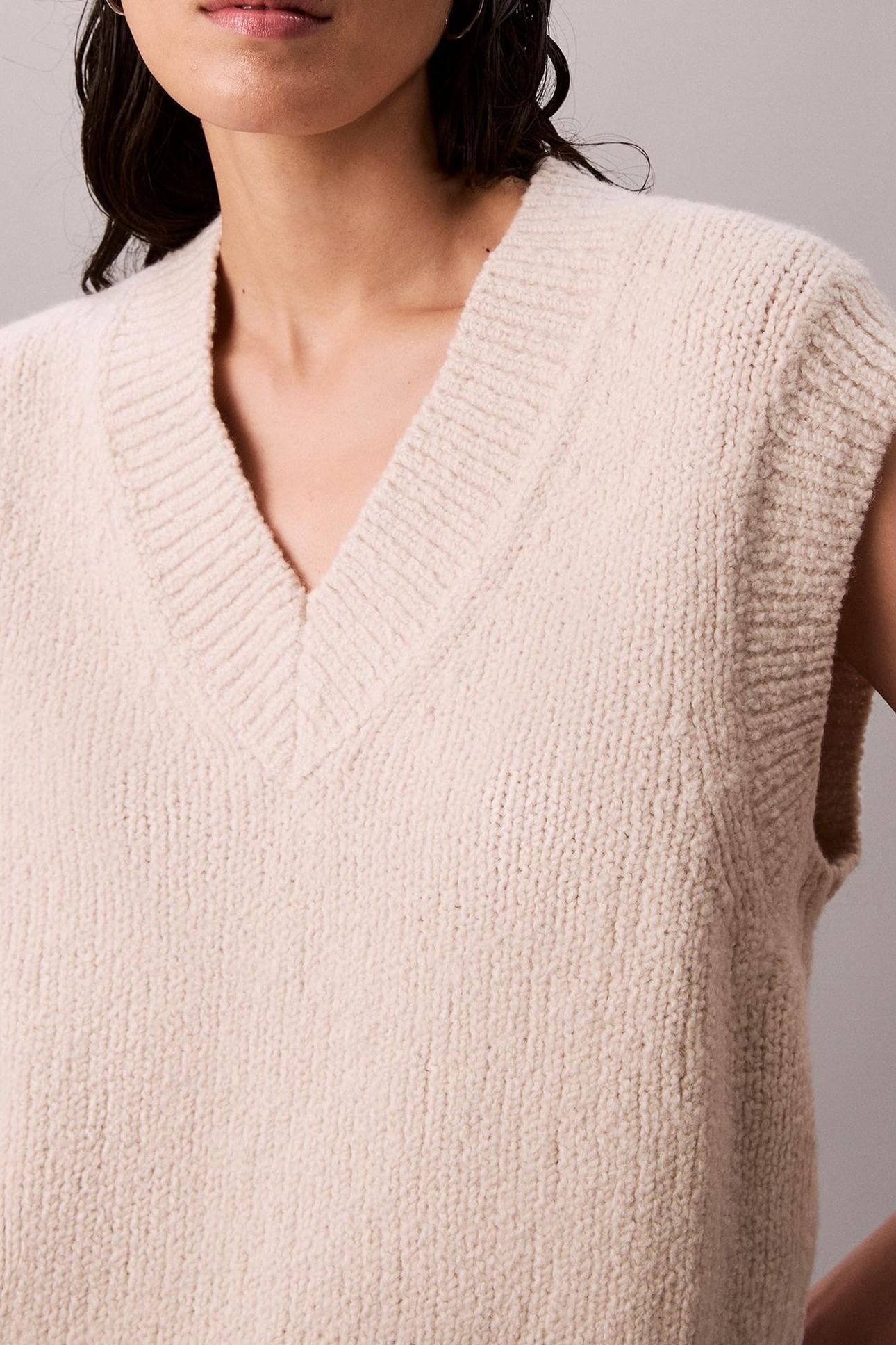 OVERSIZED BOUCLE VEST CHALK 6