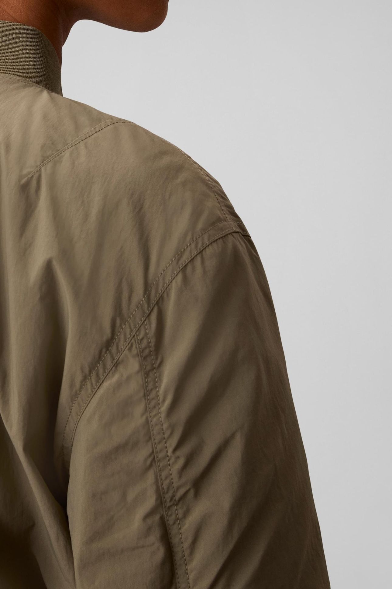 ESSENTIAL NYLON BOMBER DUSTY OLIVE 6