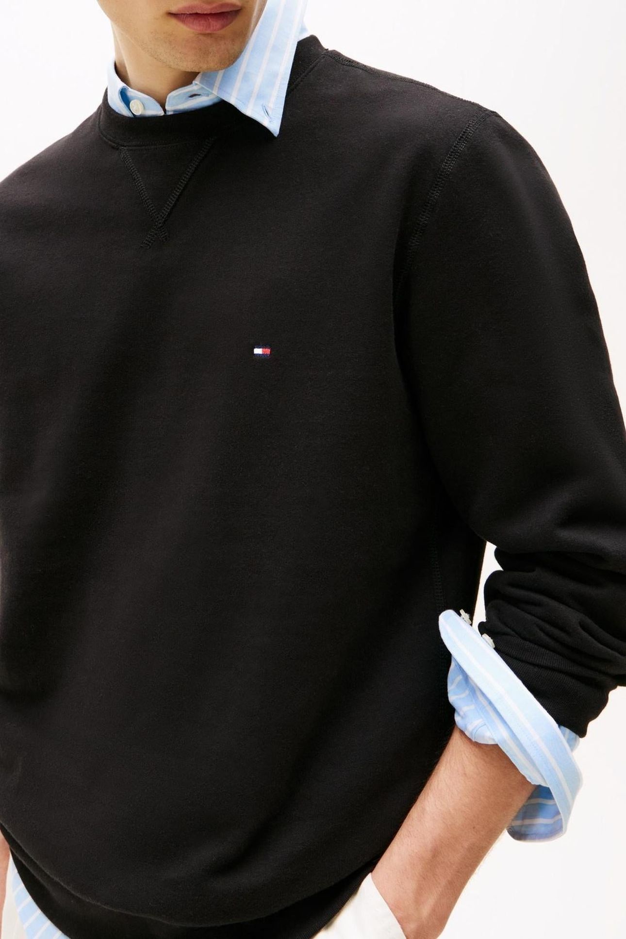 ESSENTIAL FLEECE CREW BLACK 6