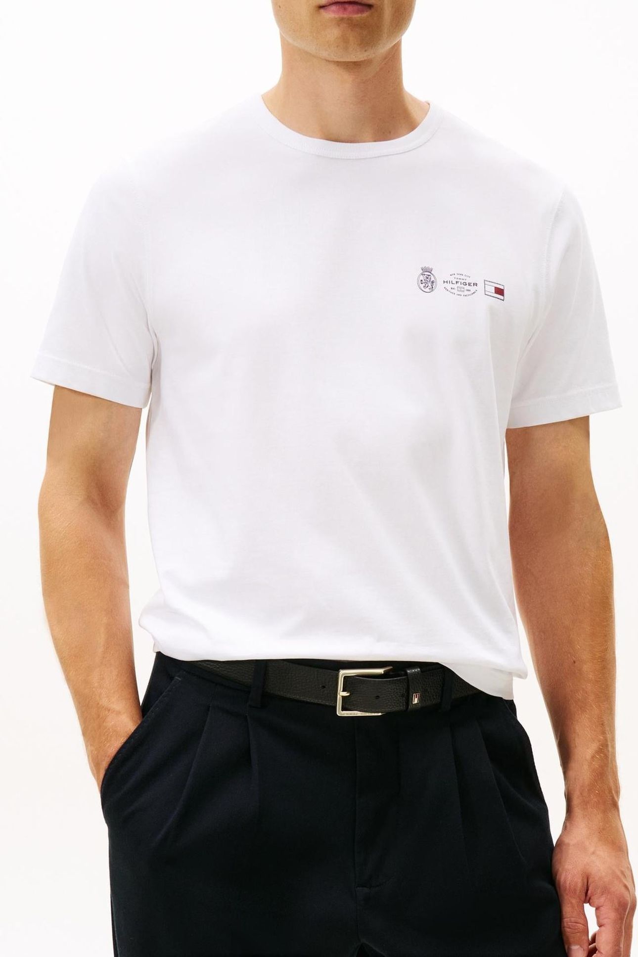 SMALL CREST OUTLINE WHITE 1