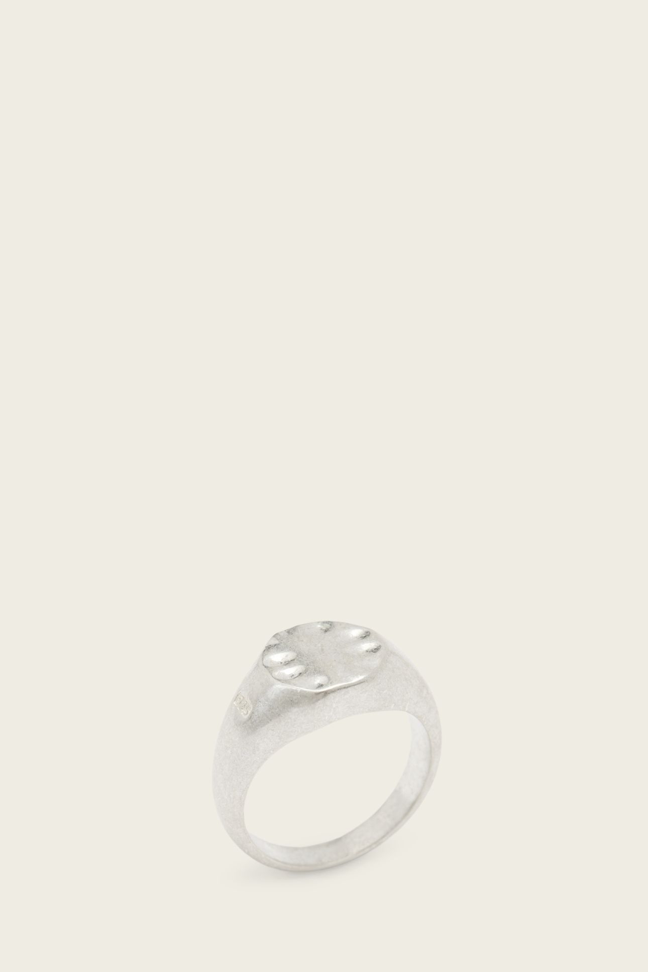 JAKE OVL SIGNET RING WARM SILVER 1