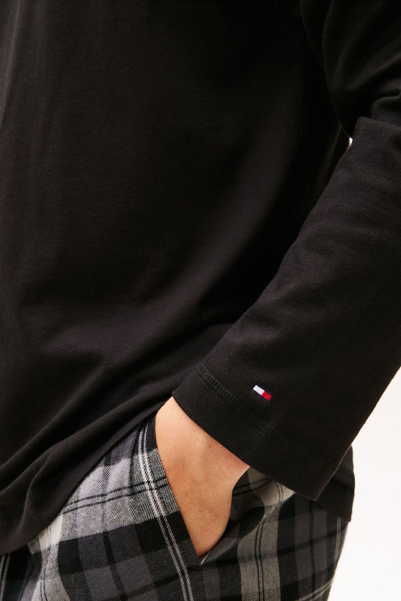 LS LOGO TEE BLACK 5