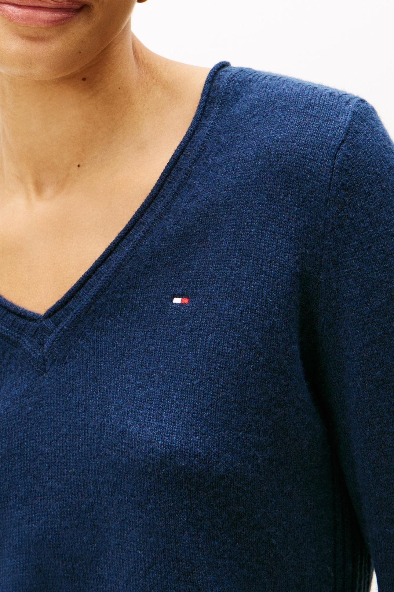 SOFT WOOL V-NECK LOOSE SWEATER DARK NIGHT NAVY 5