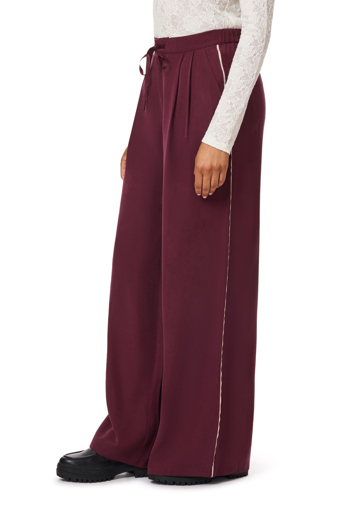 WIDE LAG PANT WITH TIE FIG 3