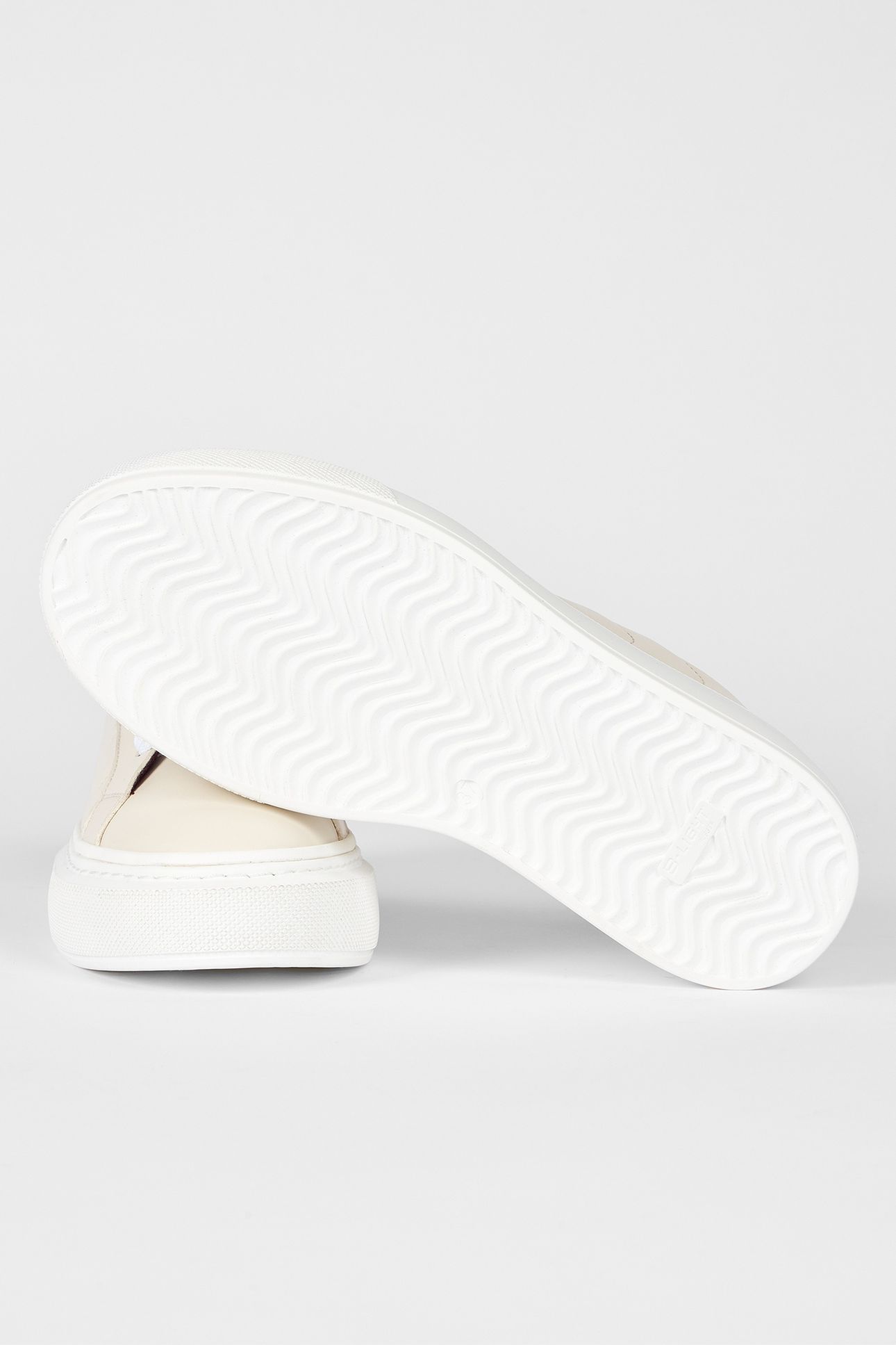 WOMENS SHOE GUPPY WHITE SWIRL STITCH WHITE 4