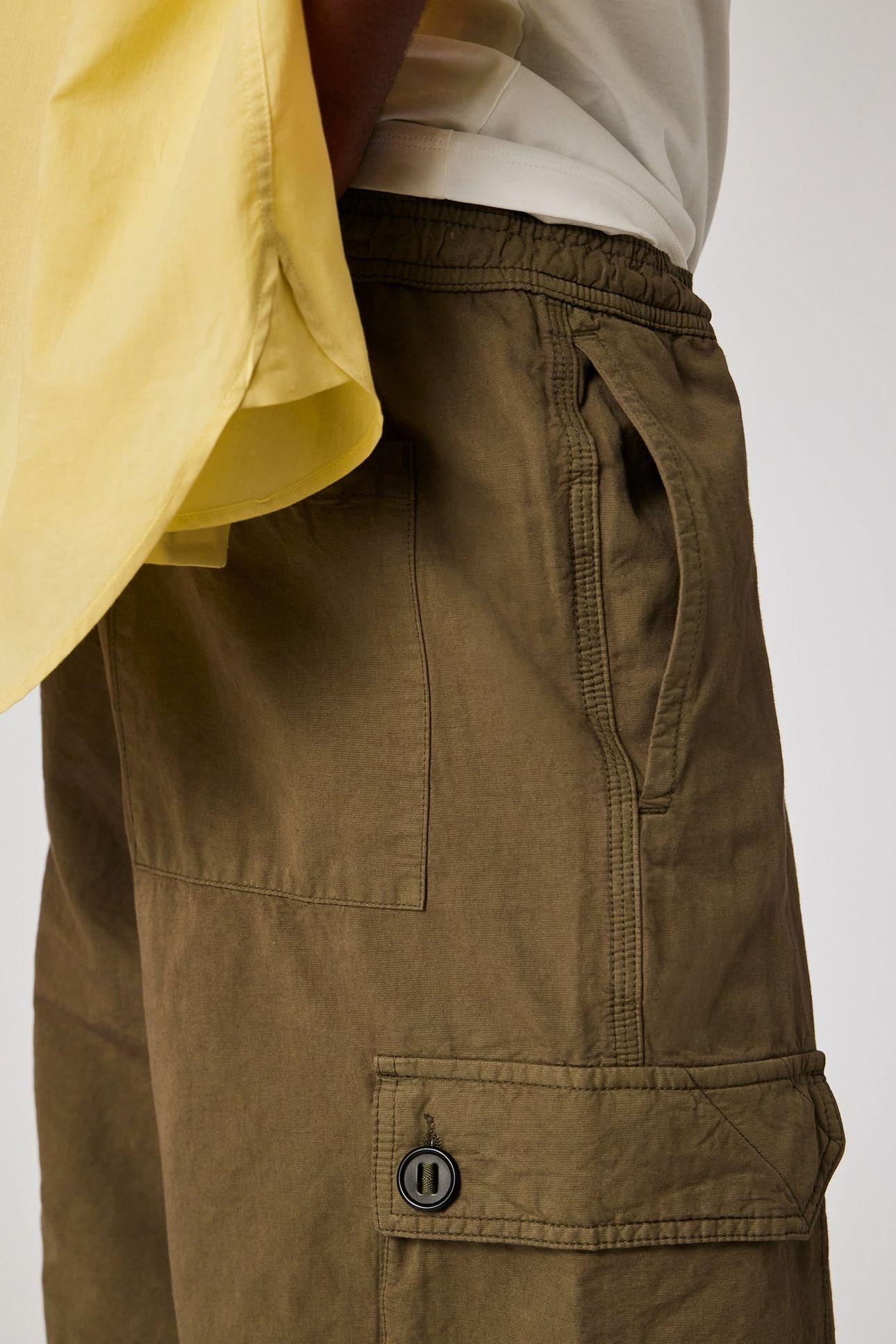MENSBUTTON PKT CARGO MILITARY GREEN 8