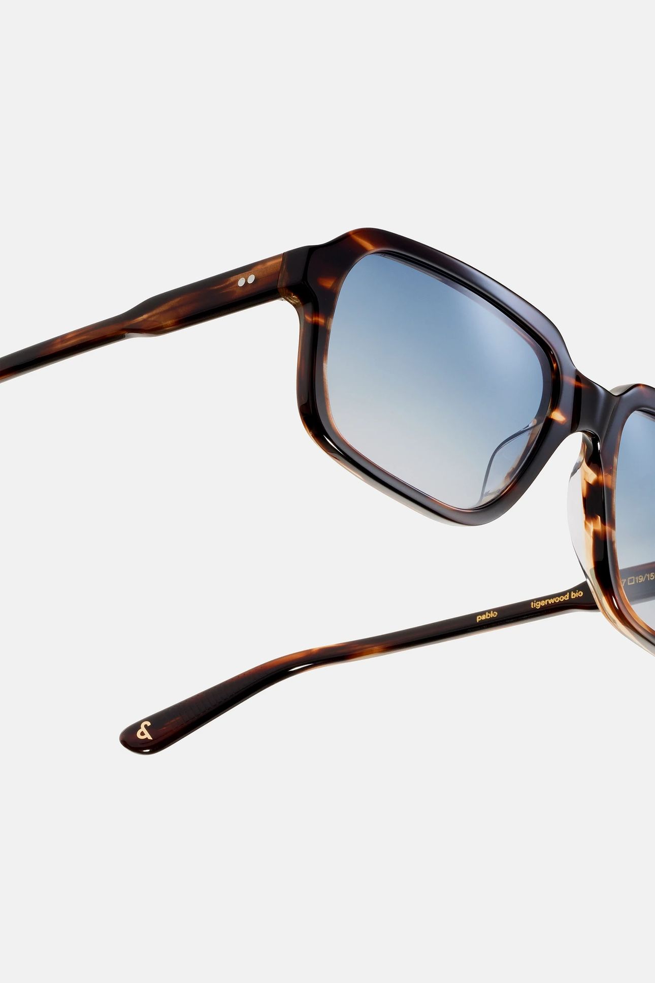 PABLO-TIGERWOOD-BLUE-GRADIENT-SUN 2