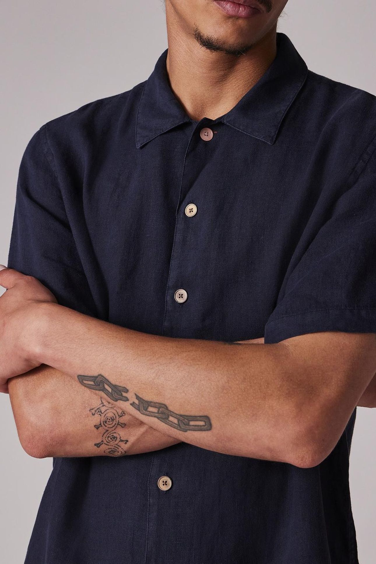 MENS SS CASUAL FIT SHIRT VERY DARK NAVY 9