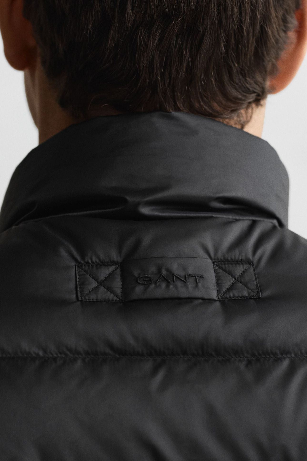 LIGHT DOWN VEST BLACK 6
