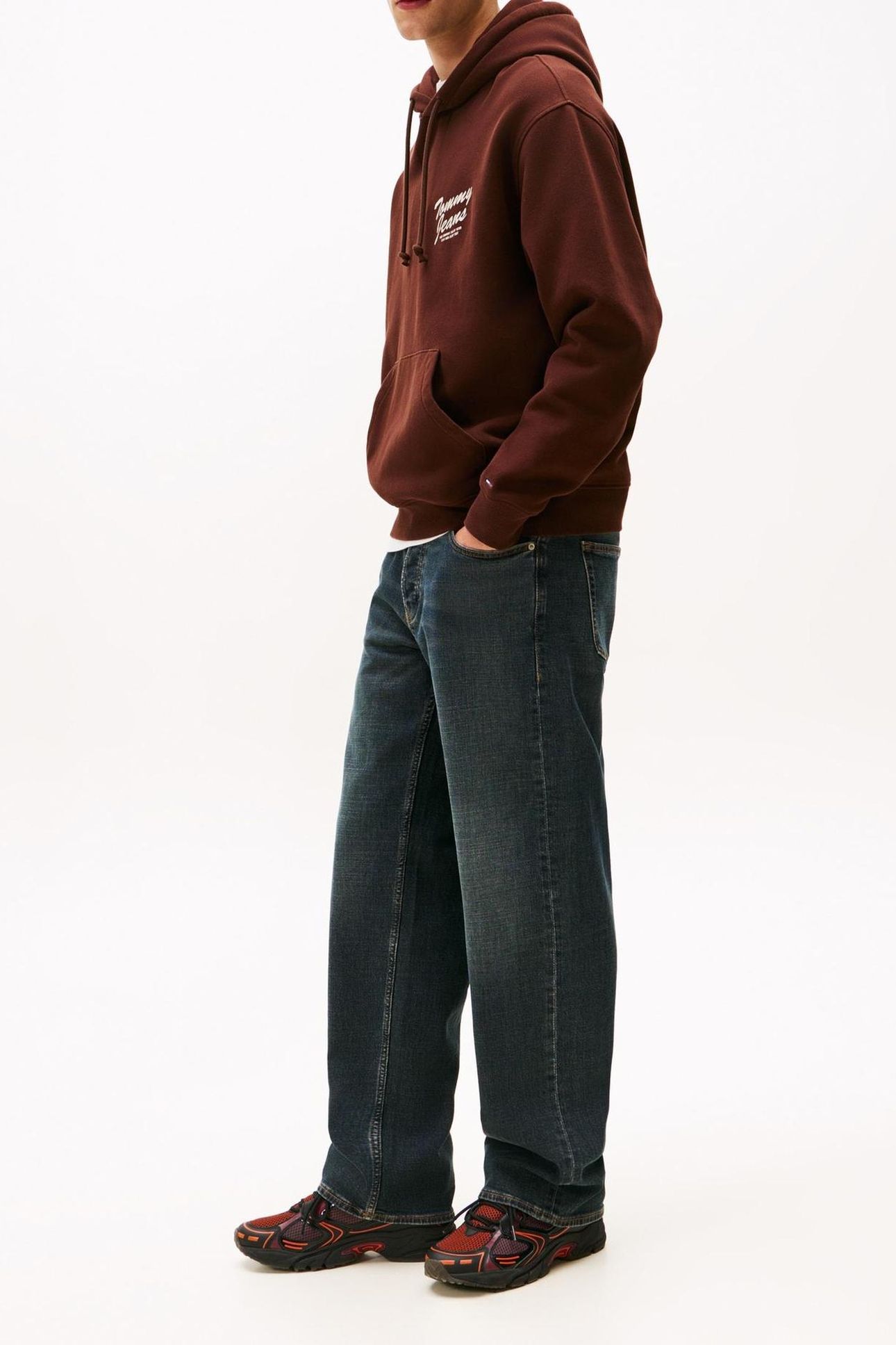 TJM RELAXED NOVELTY GRAPHIC RICH BROWN 3