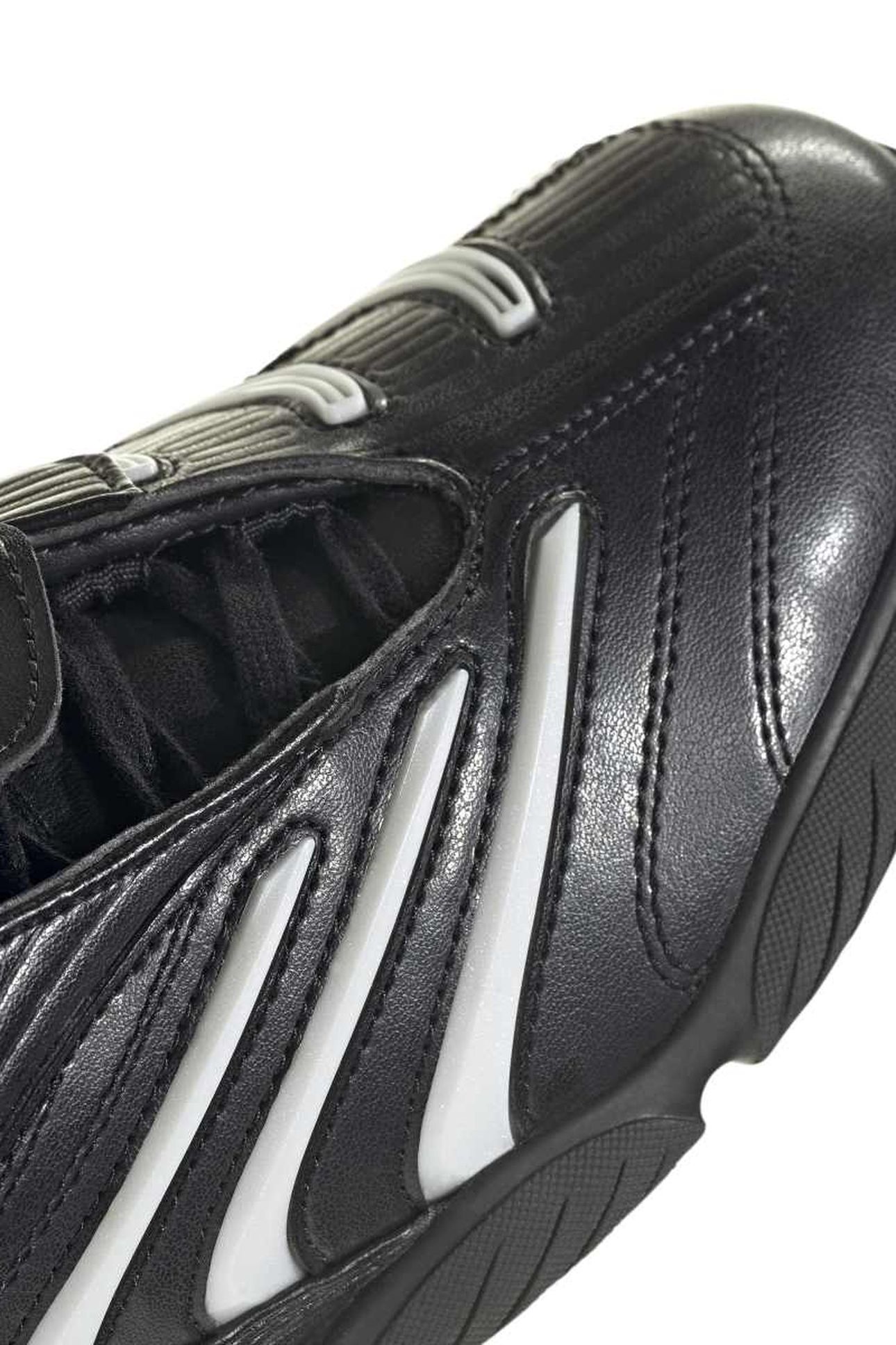 PREDATOR SALA CORE BLACK 9
