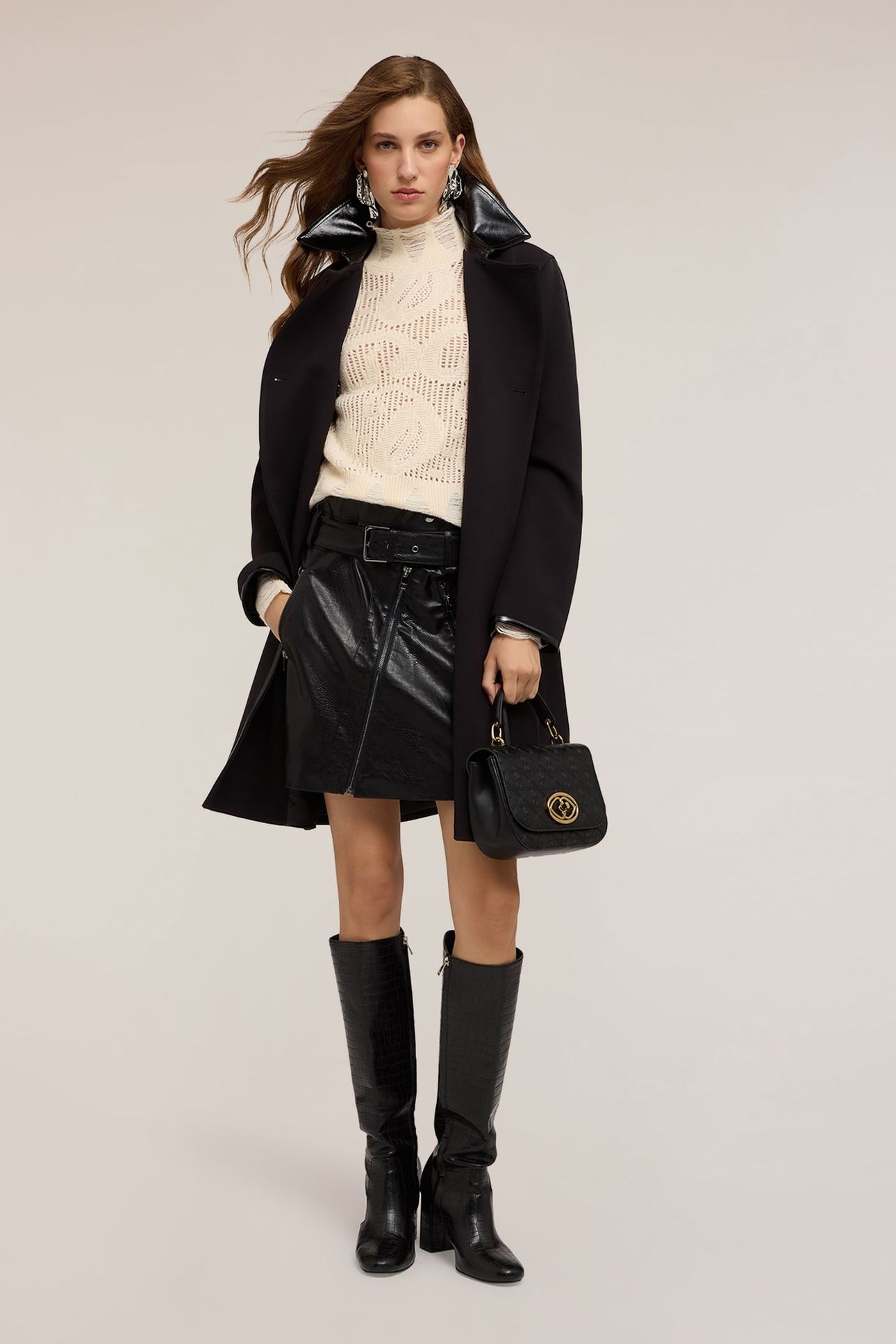 POLYVISCOSE COAT WITH PATENT LEATHER INSERTS BLACK 2