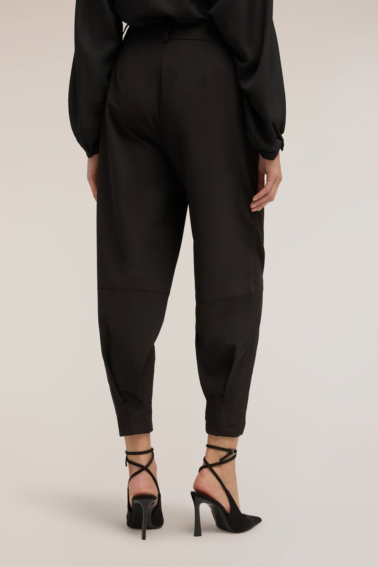 CARROT PANTS WITH CUFF AT THE BOTTOM BLACK 3