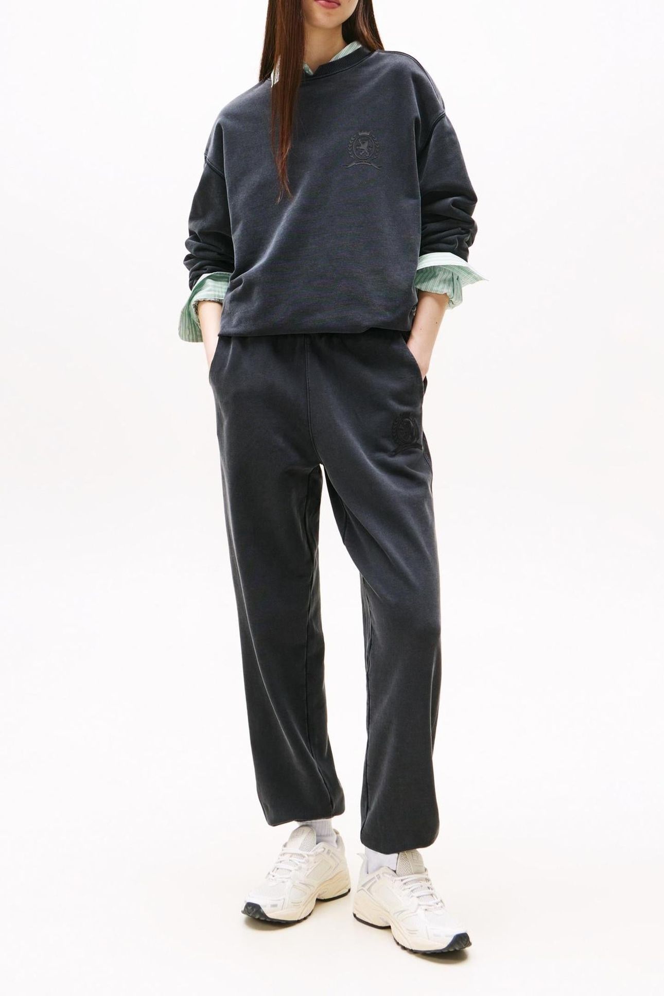 TJW RELAXED CREST NOTCH BLACK 3