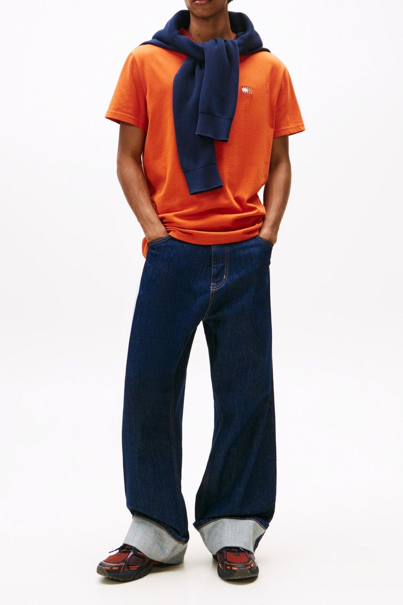 TJM REG BADGE TEE VOYAGER ORANGE TONAL 3