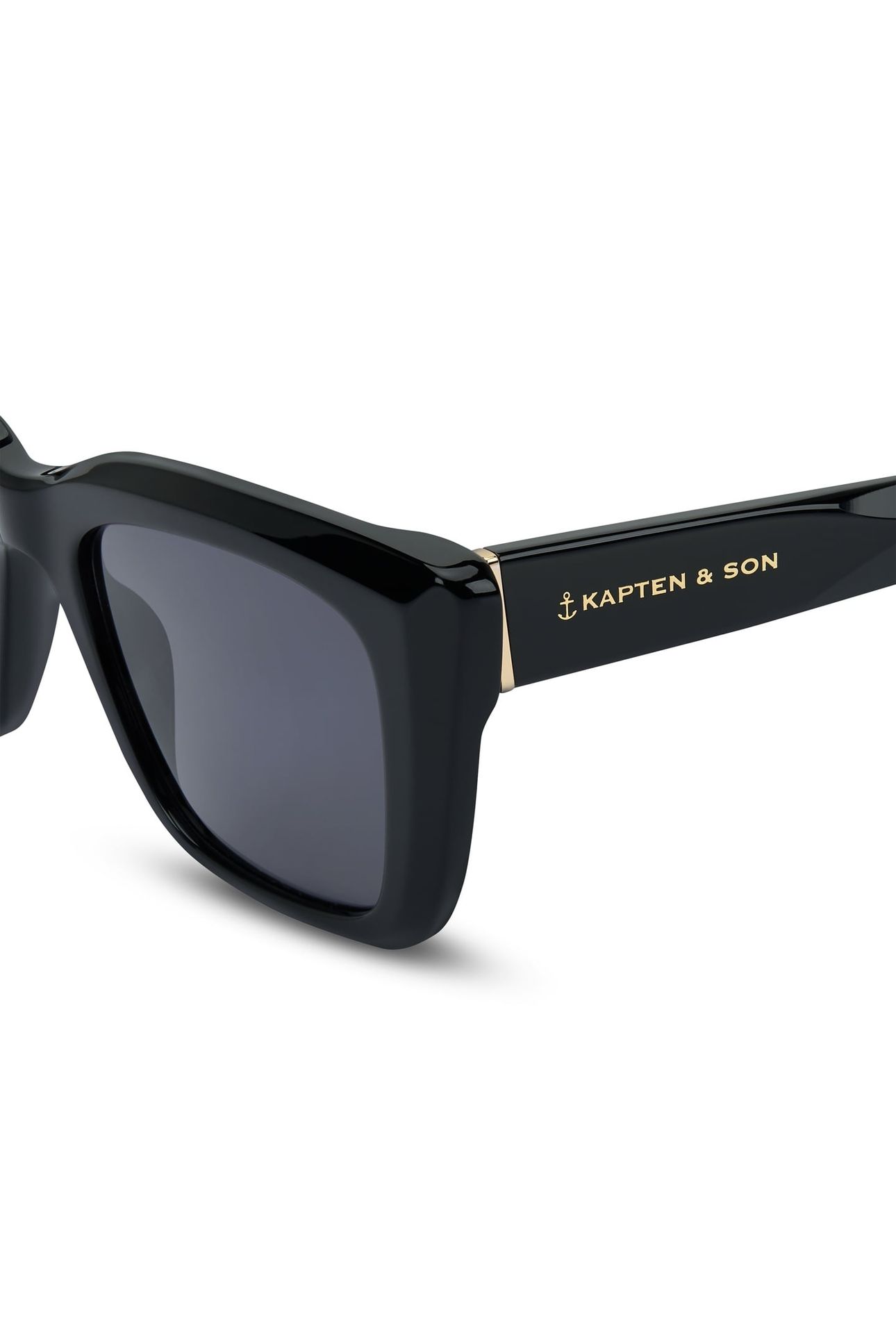 CASSIS ALL BLACK 3