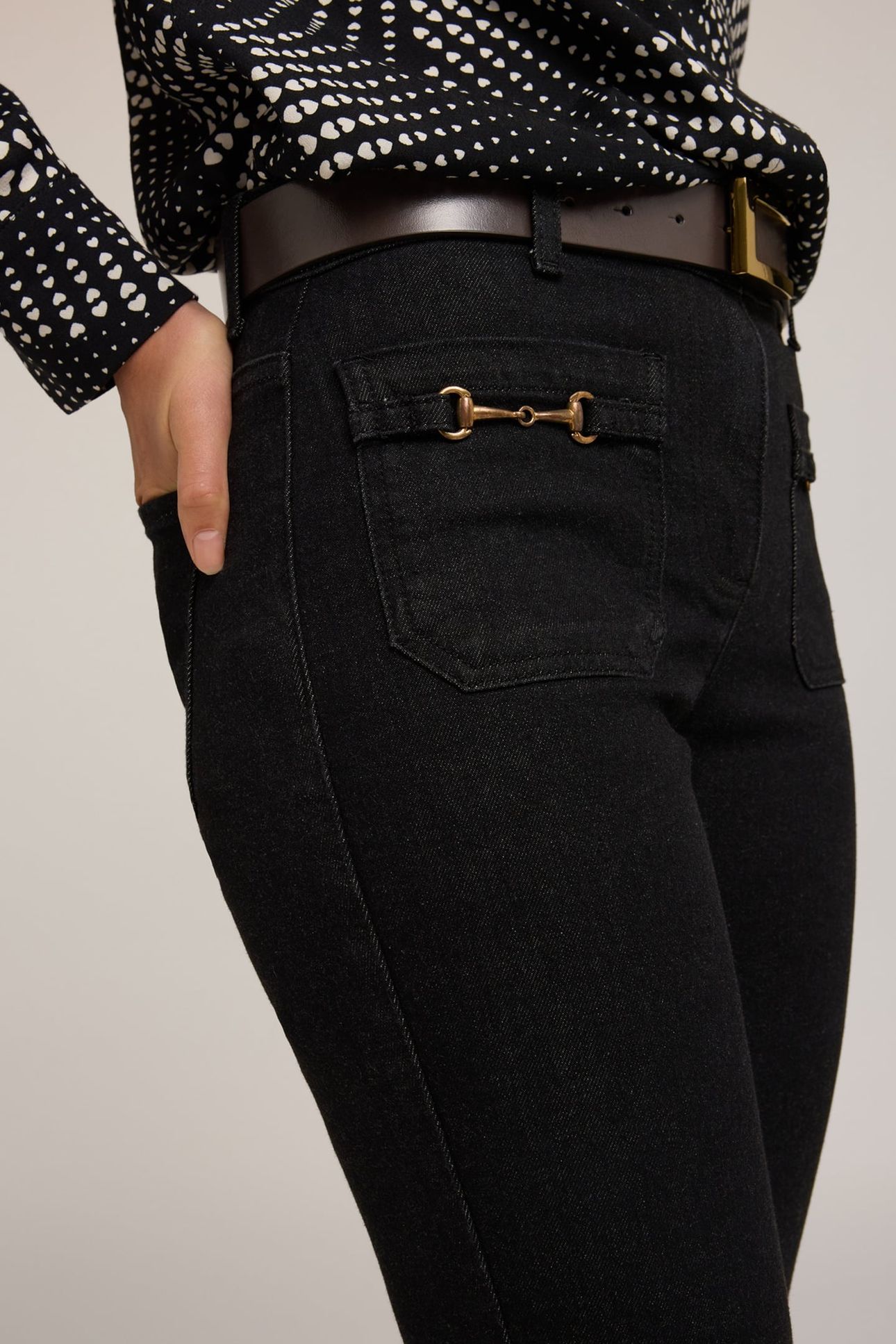 FLARE JEANS WITH METAL TOGGLES BLACK 5