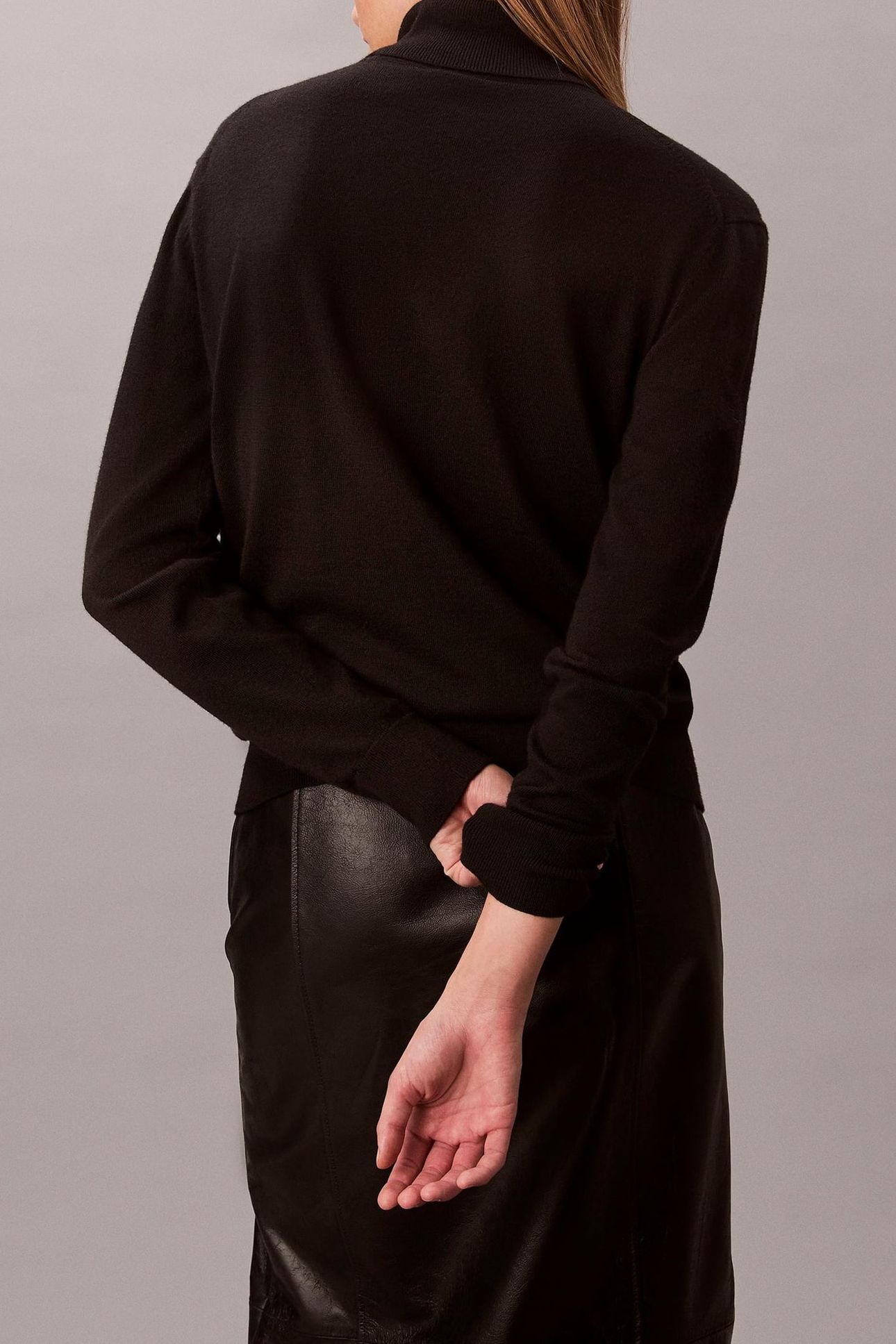 LS T-NECK EXTRAFINE MERINO BLACK 2