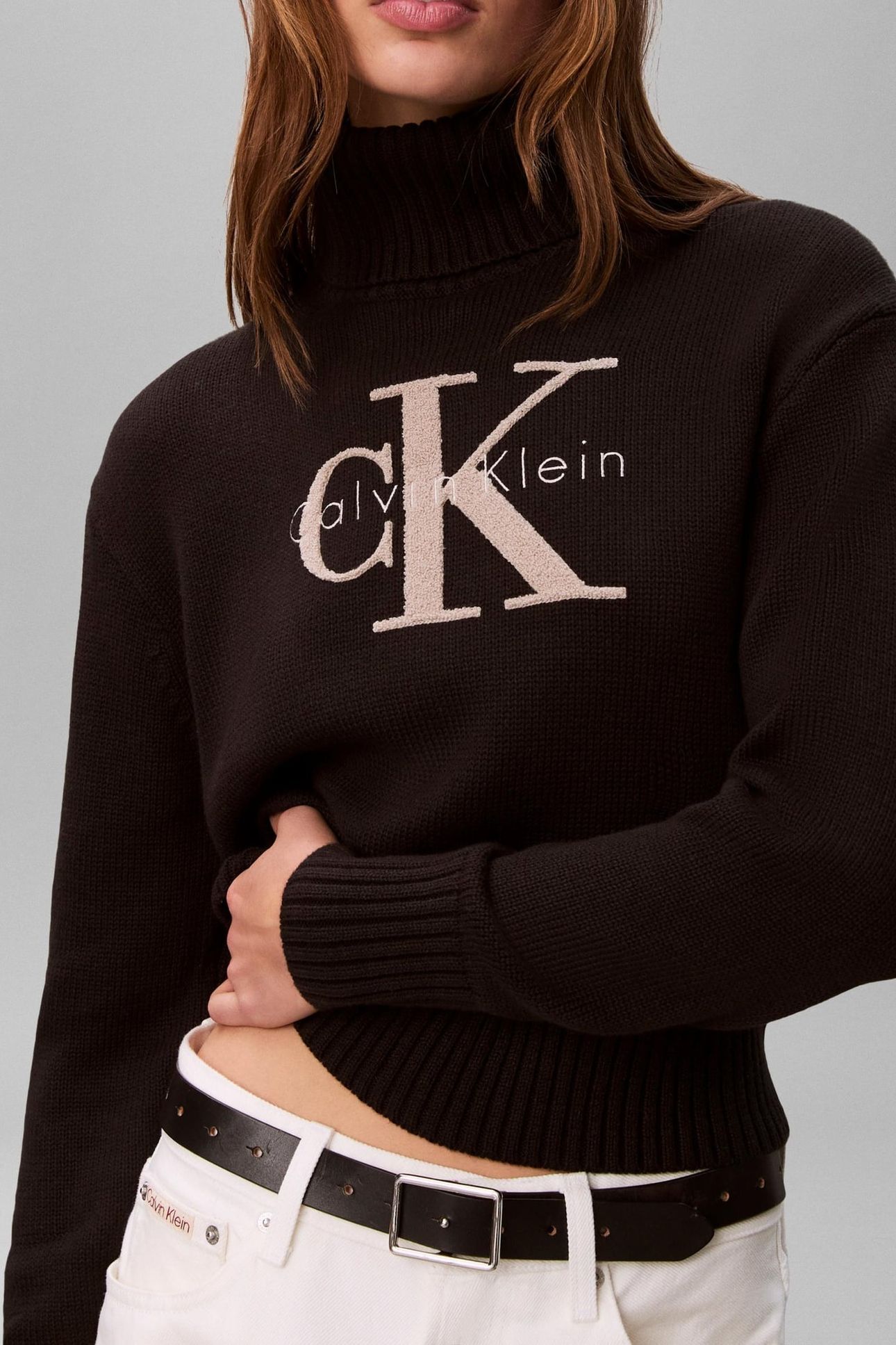 CHENILLE MONOLOGO SWEATER BLACK 6