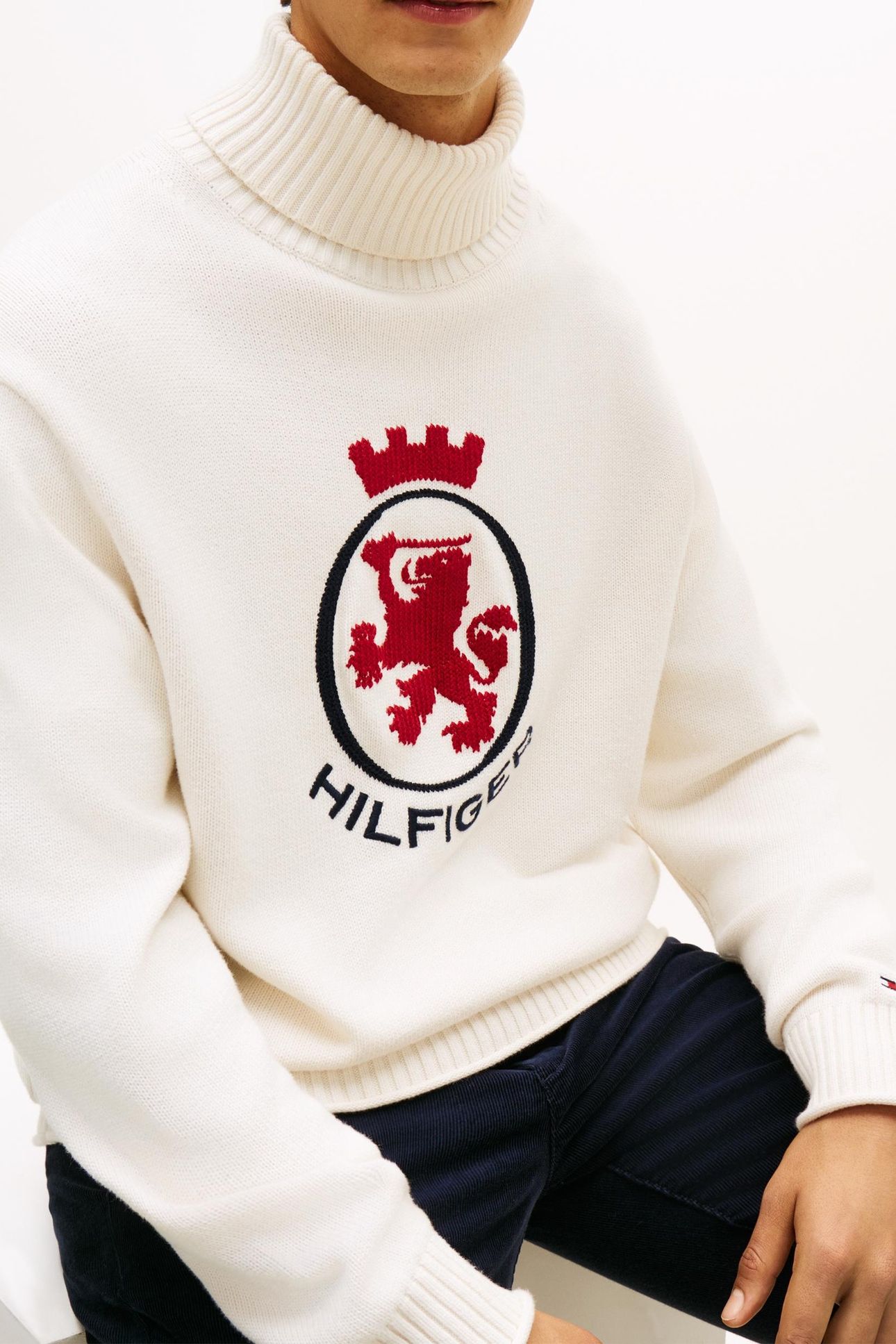 RWB GRAPHIC ROLL NECK IVORY PETAL 5