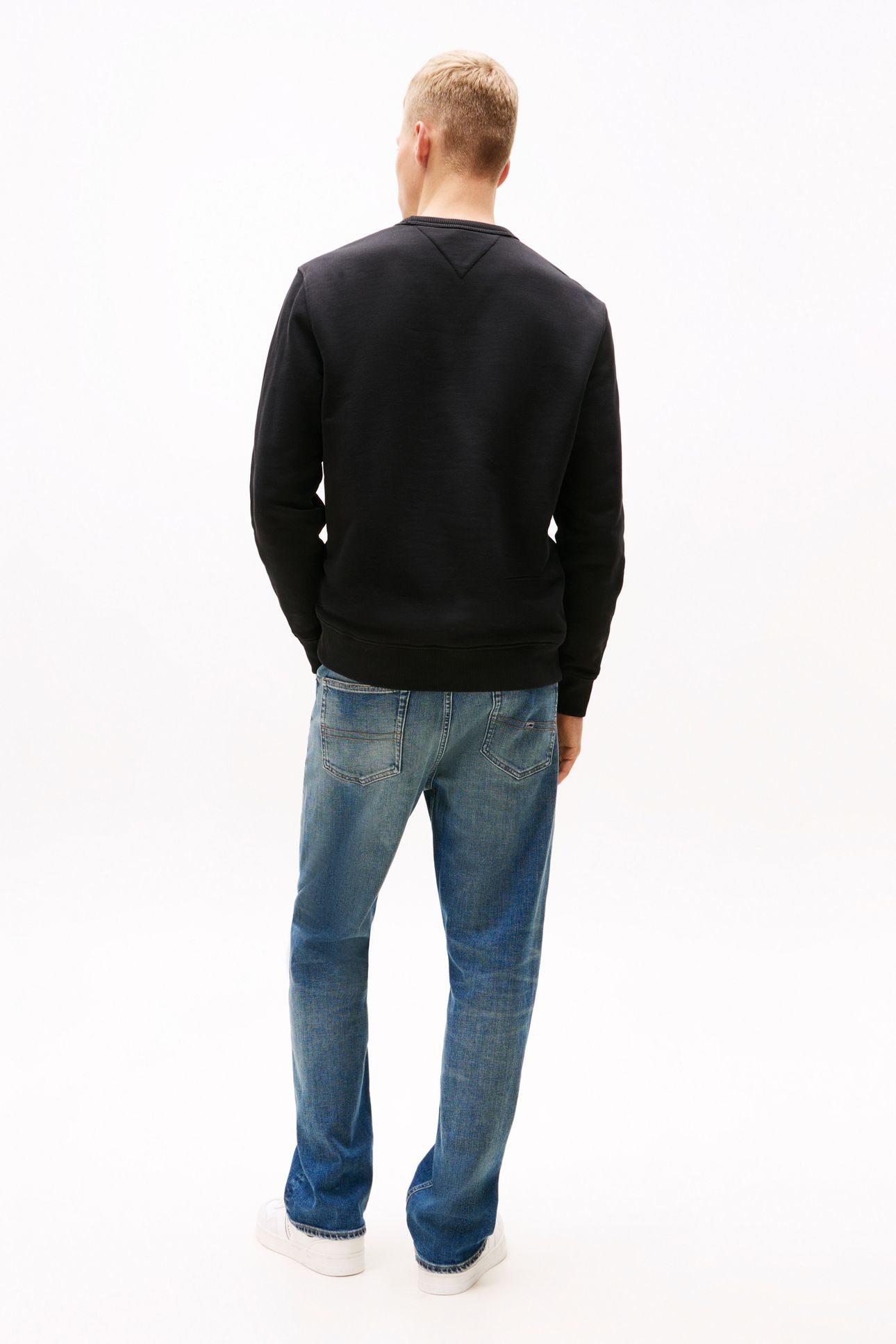 TJM REG BADGE CREW BLACK 2