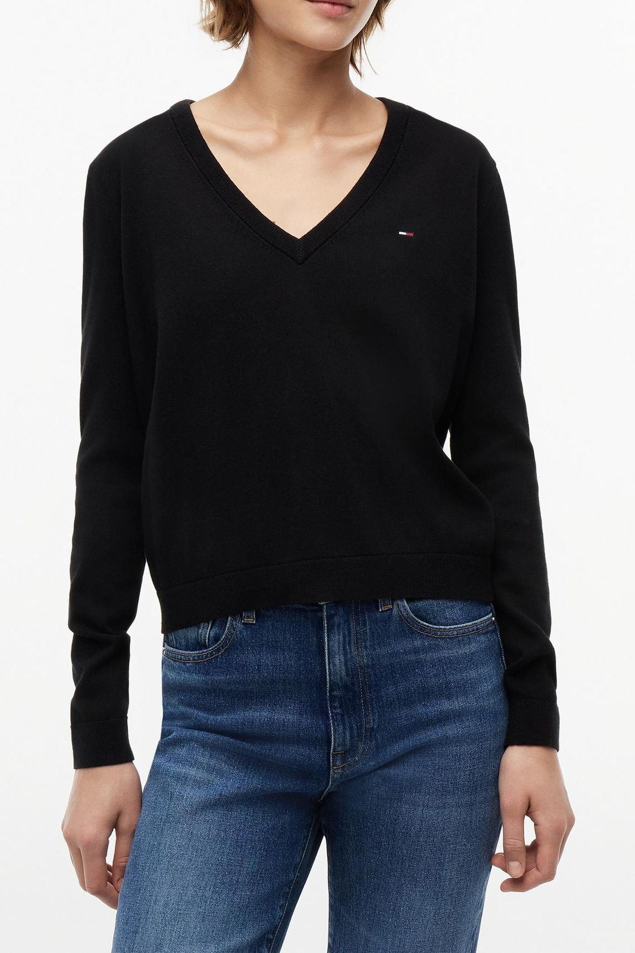 TJW ESSENTIAL VNECK BLACK 1
