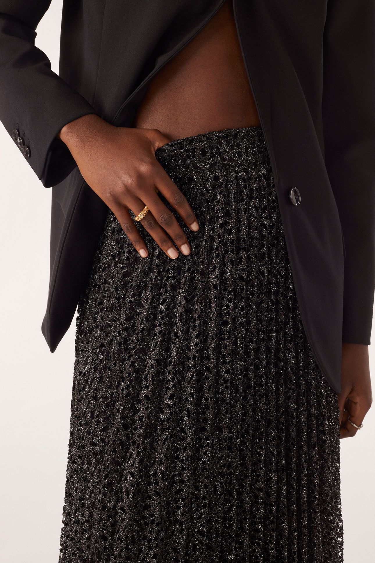 MID-LENGTH SKIRT BLACK 4