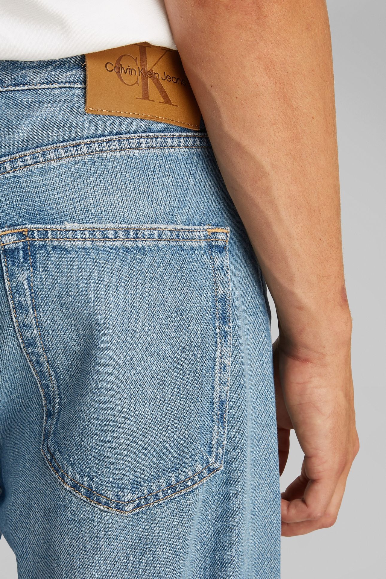 STANDARD STRAIGHT DENIM MEDIUM 6