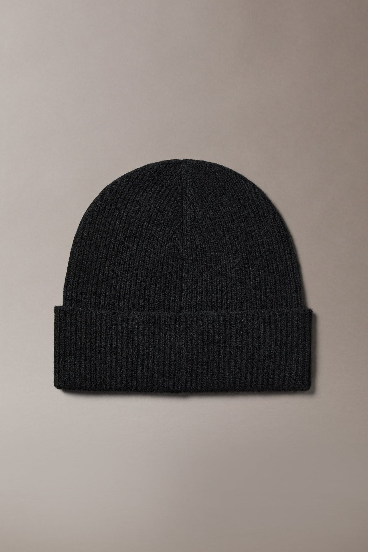 EMBLEM CASHMERE BEANIE BLACK 2