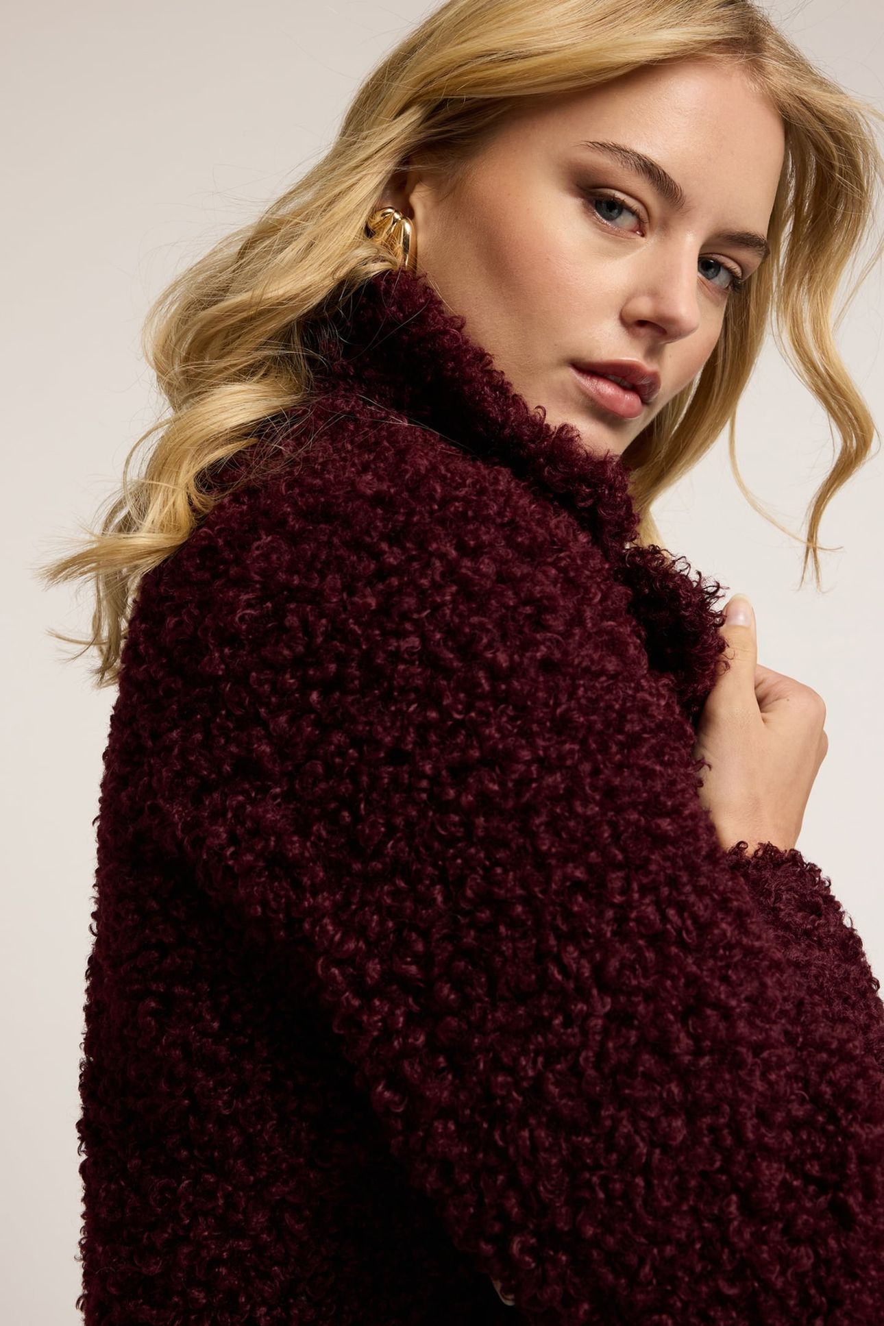 OVERSIZED BOUCLÉ WOOL COAT BURGUNDY 5