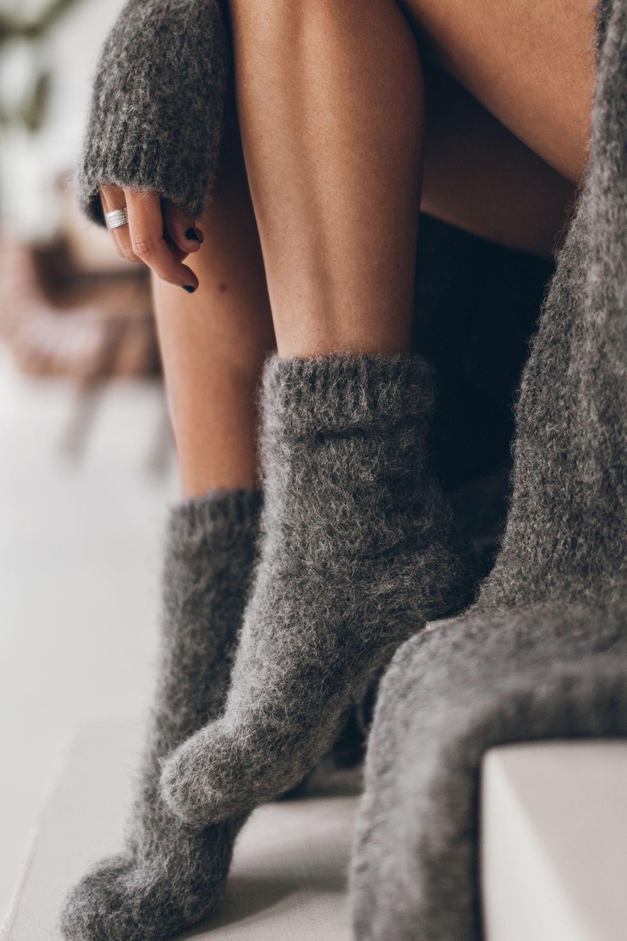 THE GREY FLUFFY ALPACA KNIT SOCKS 2