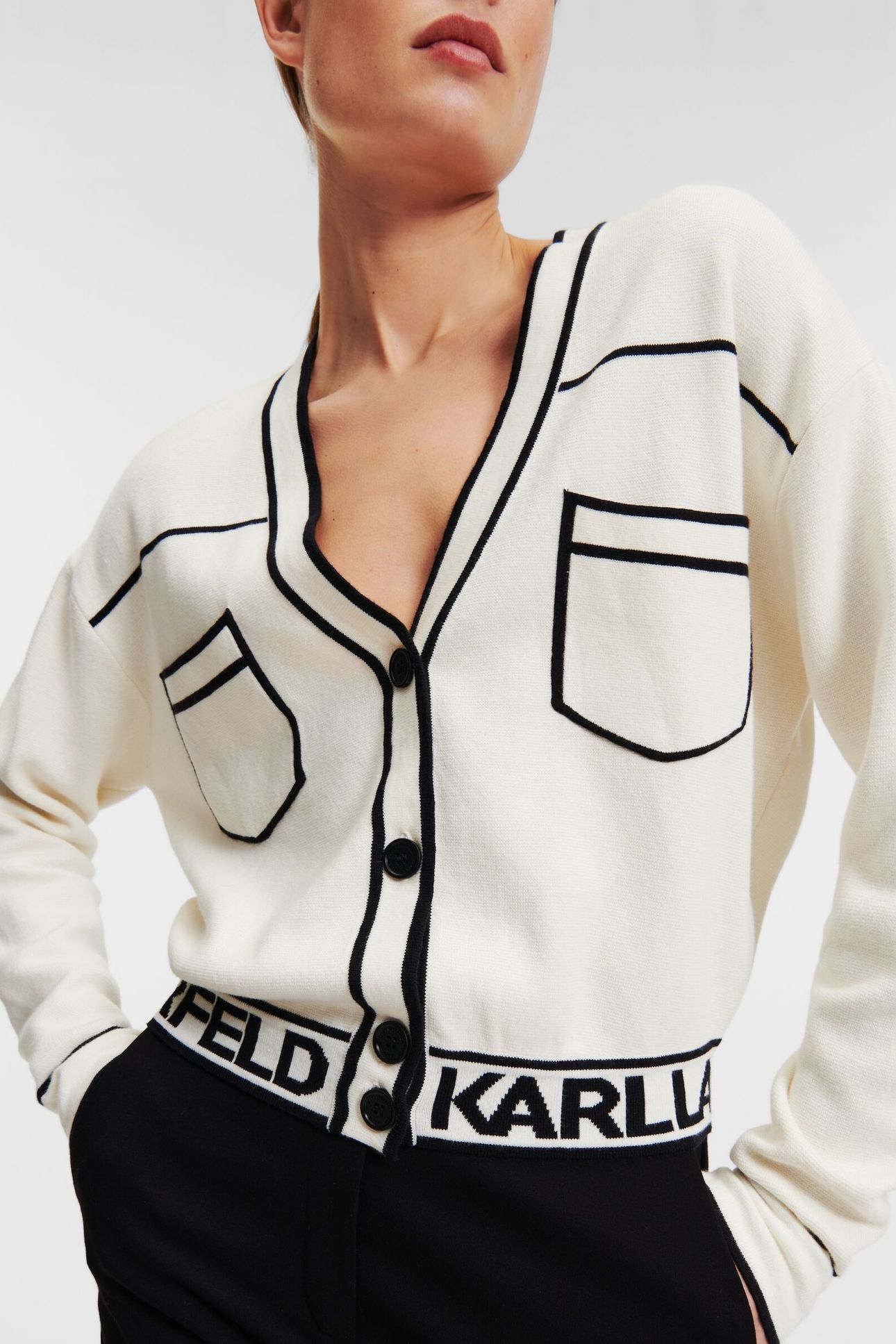 SHORT LOGO CARDIGAN WHITE 5