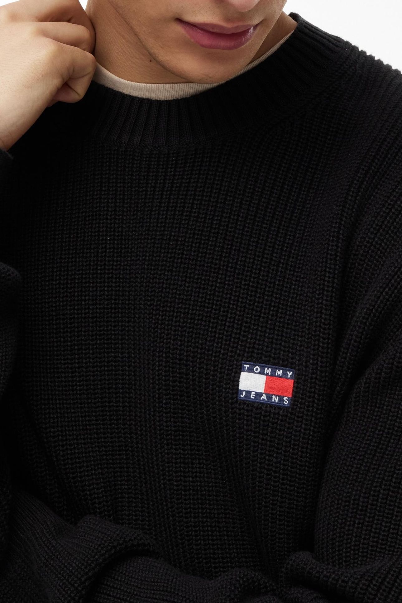 TJM REG BADGE SWEATER BLACK 5